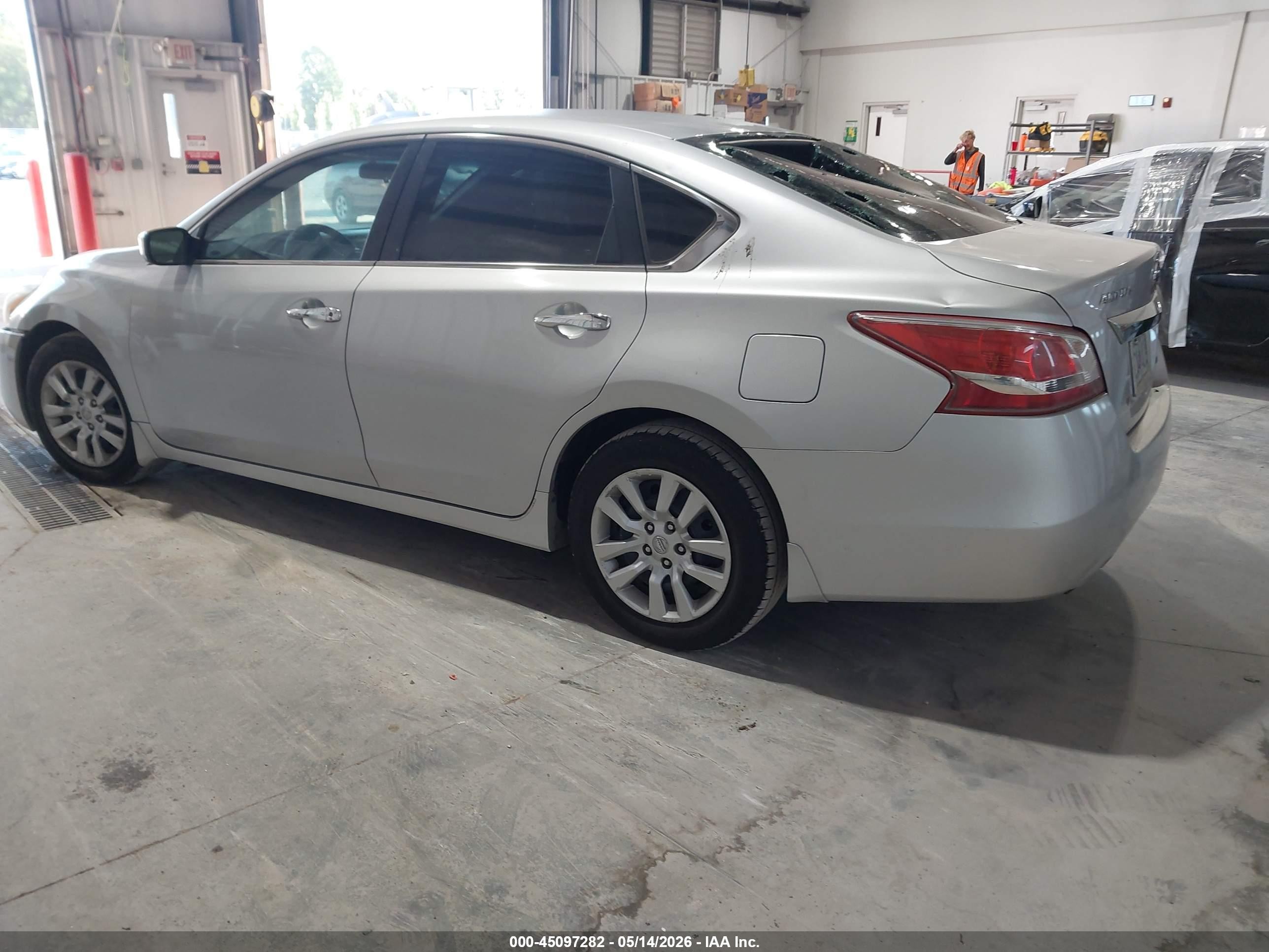 2013 Nissan Altima 2.5 S Silver vin: 1N4AL3AP8DC285050