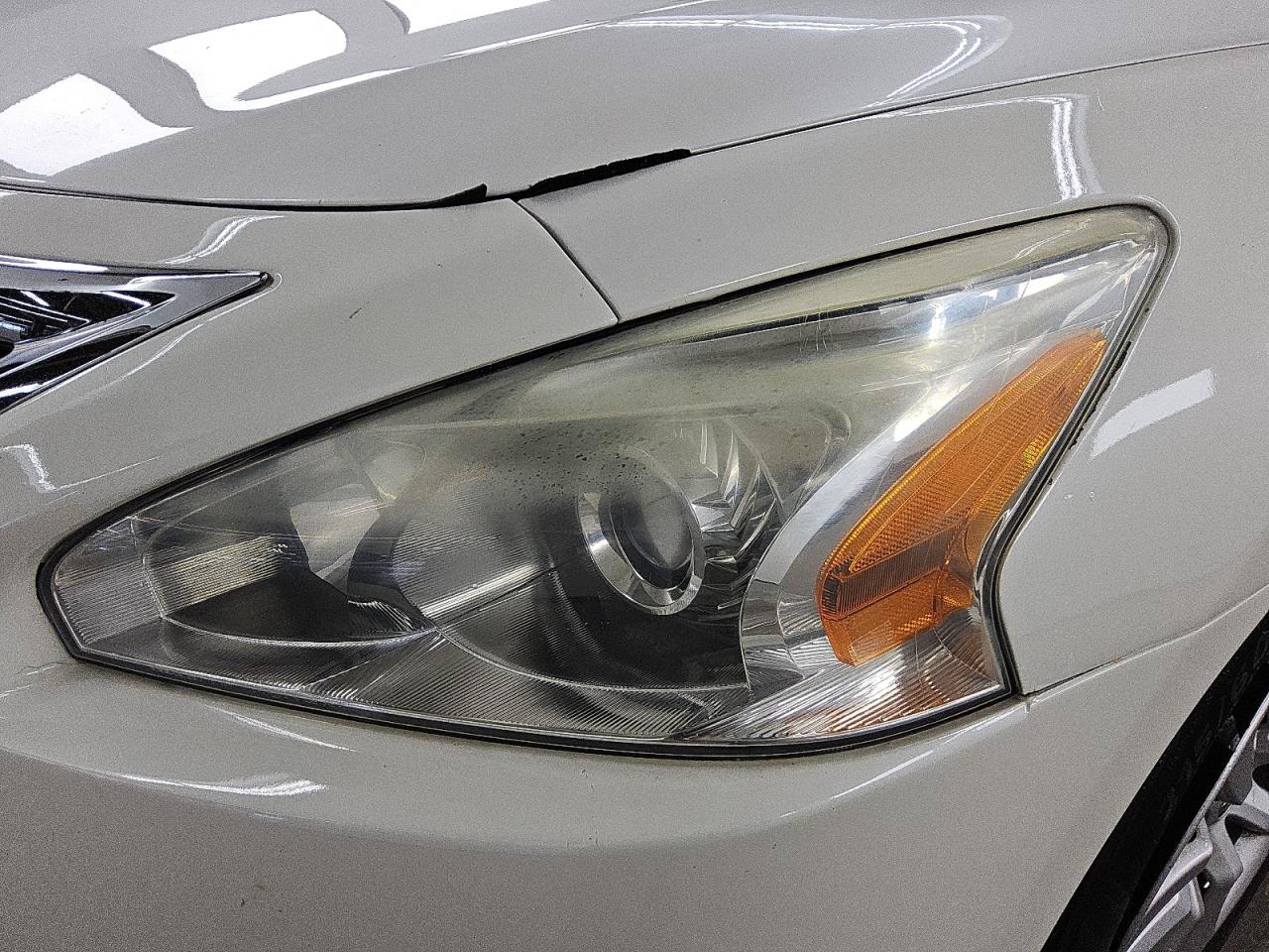 2013 Nissan Altima 2.5 White vin: 1N4AL3AP8DC289857 Damage: Left Head Lamp, Faded, Repair Required