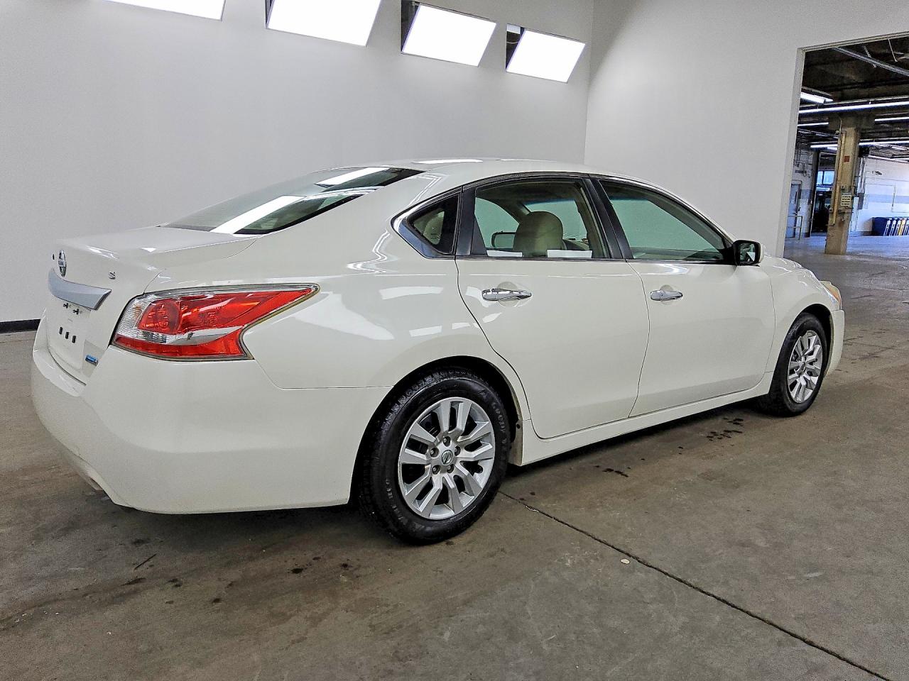2013 Nissan Altima 2.5 White vin: 1N4AL3AP8DC289857