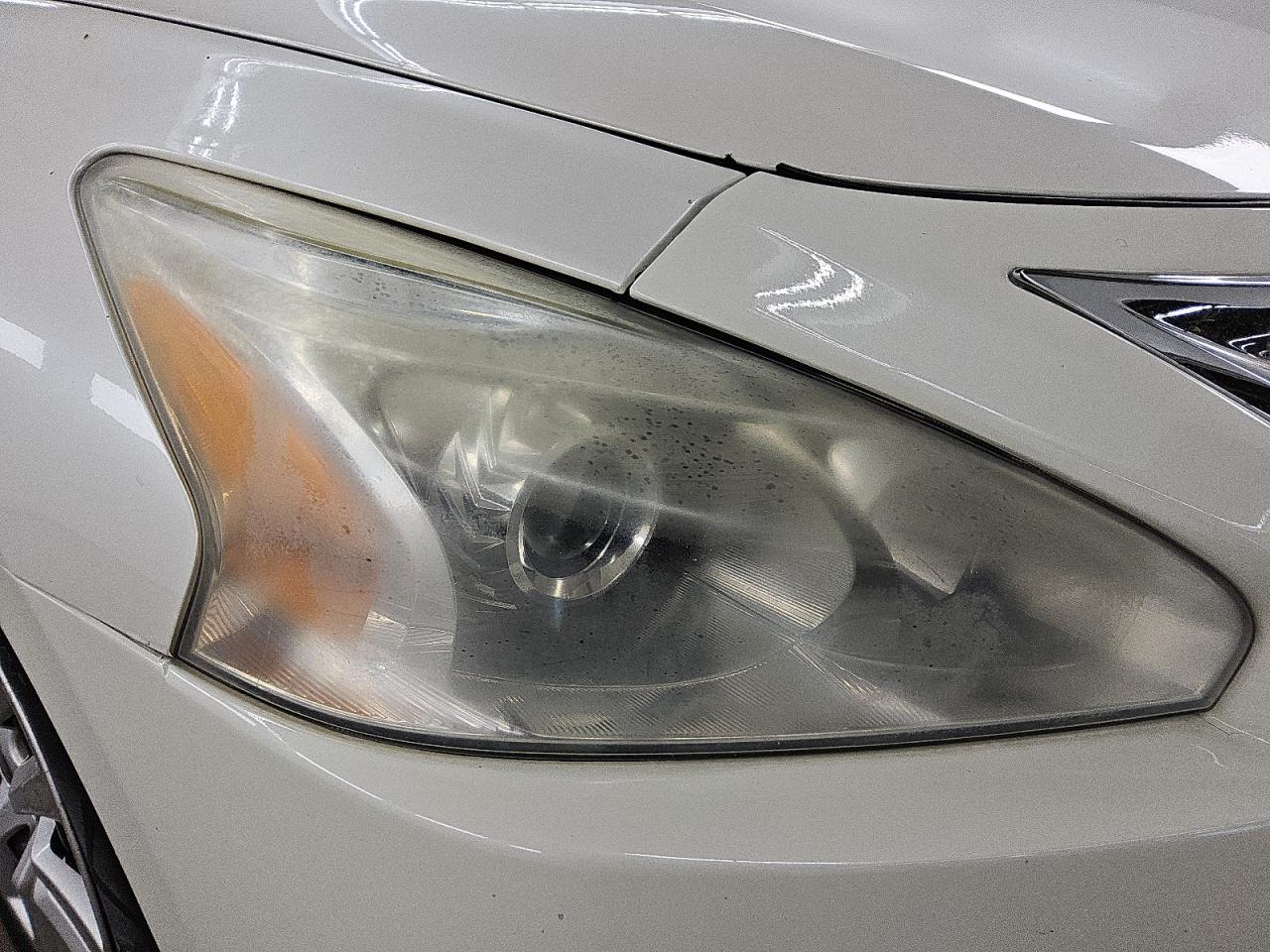 2013 Nissan Altima 2.5 White vin: 1N4AL3AP8DC289857 Damage: Right Head Lamp, Faded, Repair Required