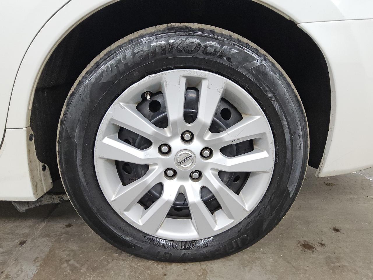 2013 Nissan Altima 2.5 White vin: 1N4AL3AP8DC289857 Damage: Left Rear Wheel Cover, Curb Rash, > 12 Inches