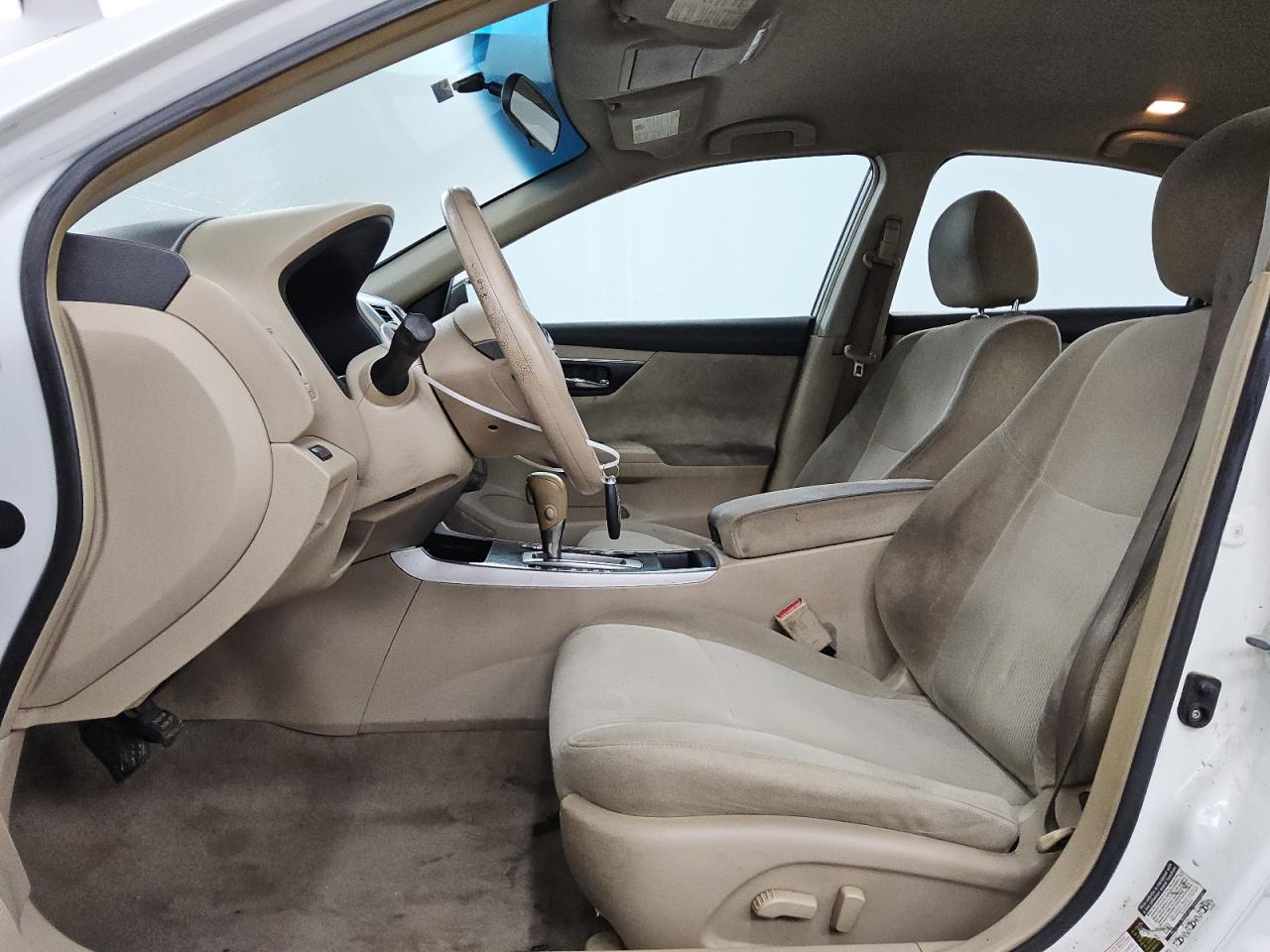 2013 Nissan Altima 2.5 White vin: 1N4AL3AP8DC289857 Damage: Steering Wheel, Worn, Replacement Required