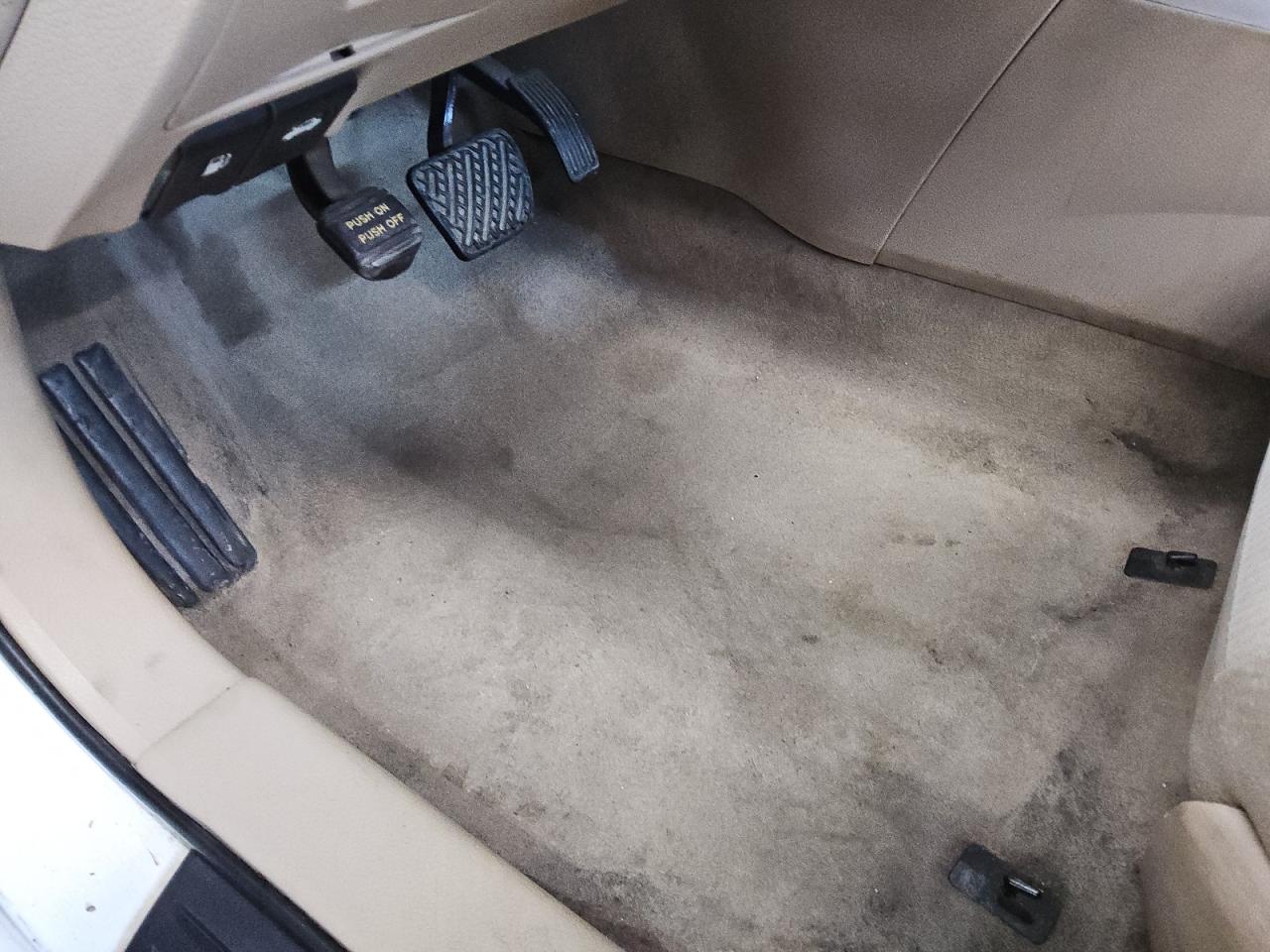 2013 Nissan Altima 2.5 White vin: 1N4AL3AP8DC289857 Damage: Left Front Carpet, Stained, Permanent