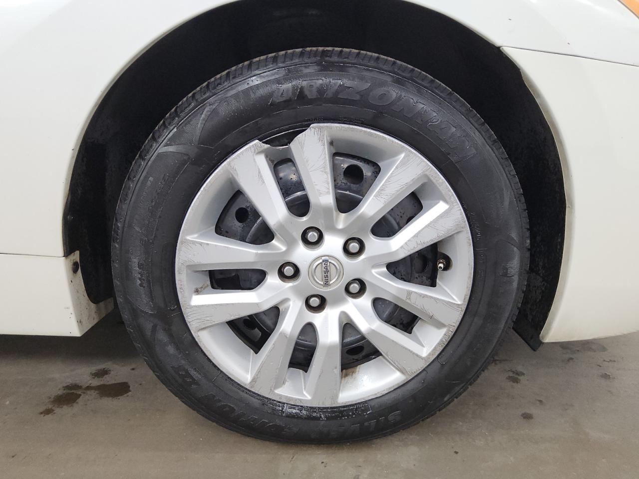 2013 Nissan Altima 2.5 White vin: 1N4AL3AP8DC289857 Damage: Right Front Wheel Cover, Broken, Replacement Required