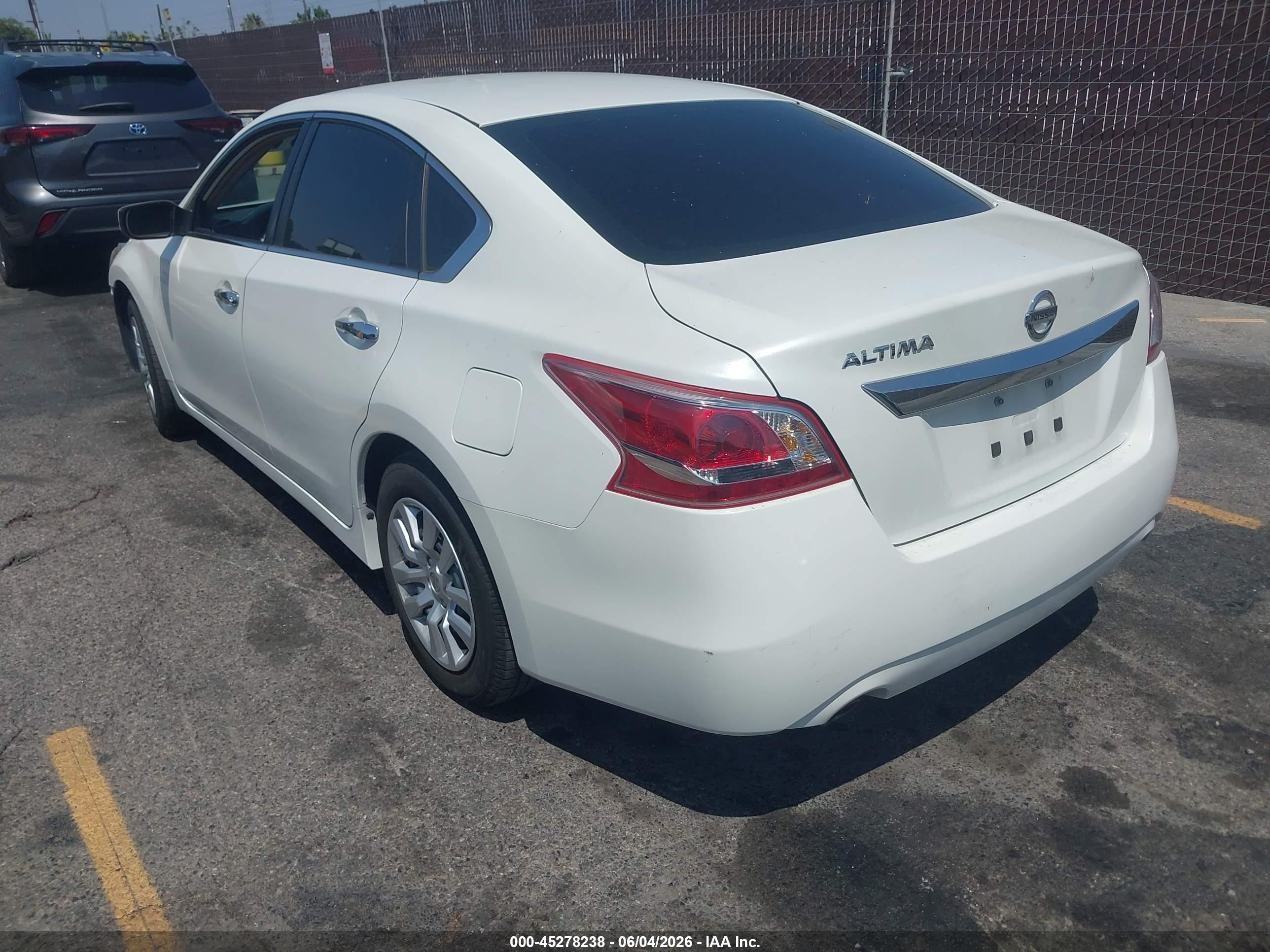 2013 Nissan Altima 2.5 White vin: 1N4AL3AP8DC295173