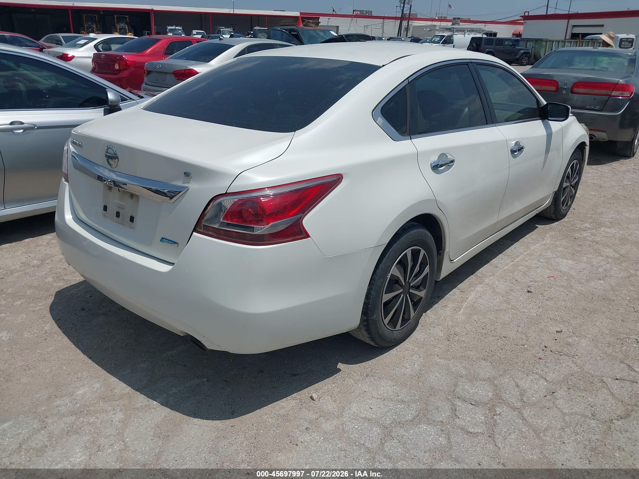 2013 Nissan Altima 2.5 S White vin: 1N4AL3AP8DC909526