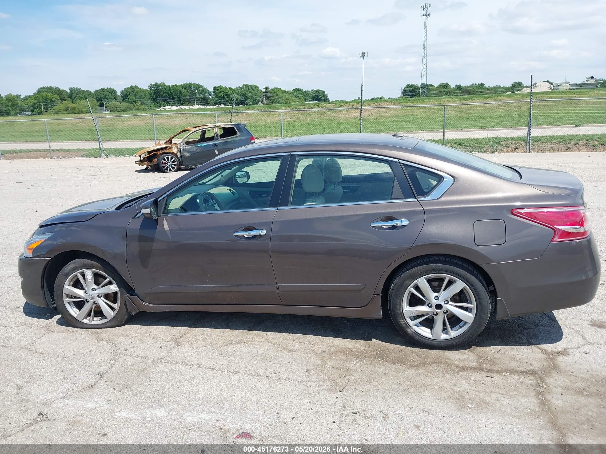 2013 Nissan Altima 2.5 Sv Brown vin: 1N4AL3AP8DC910045