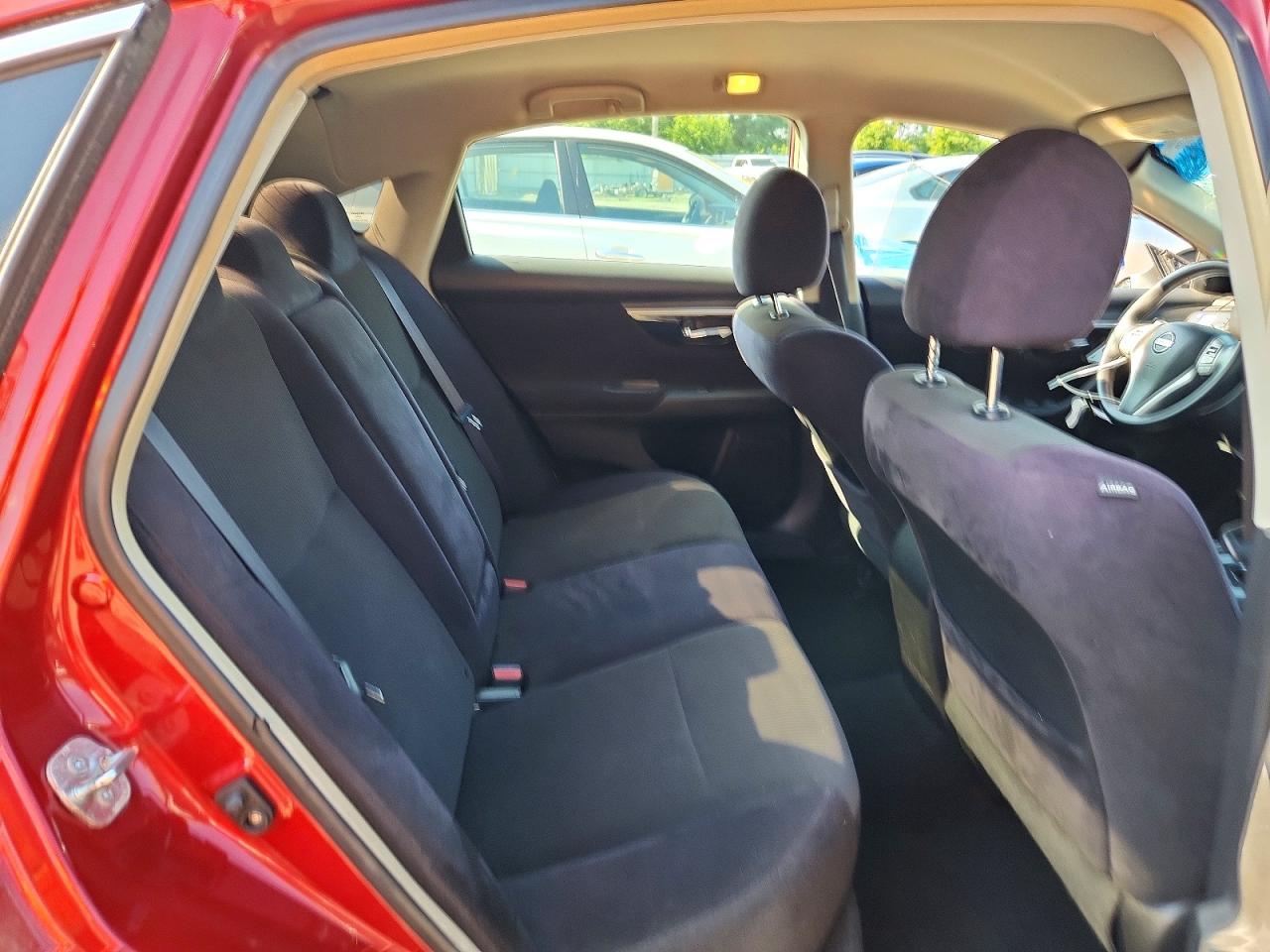 2013 Nissan Altima 2.5 Red vin: 1N4AL3AP8DN464094