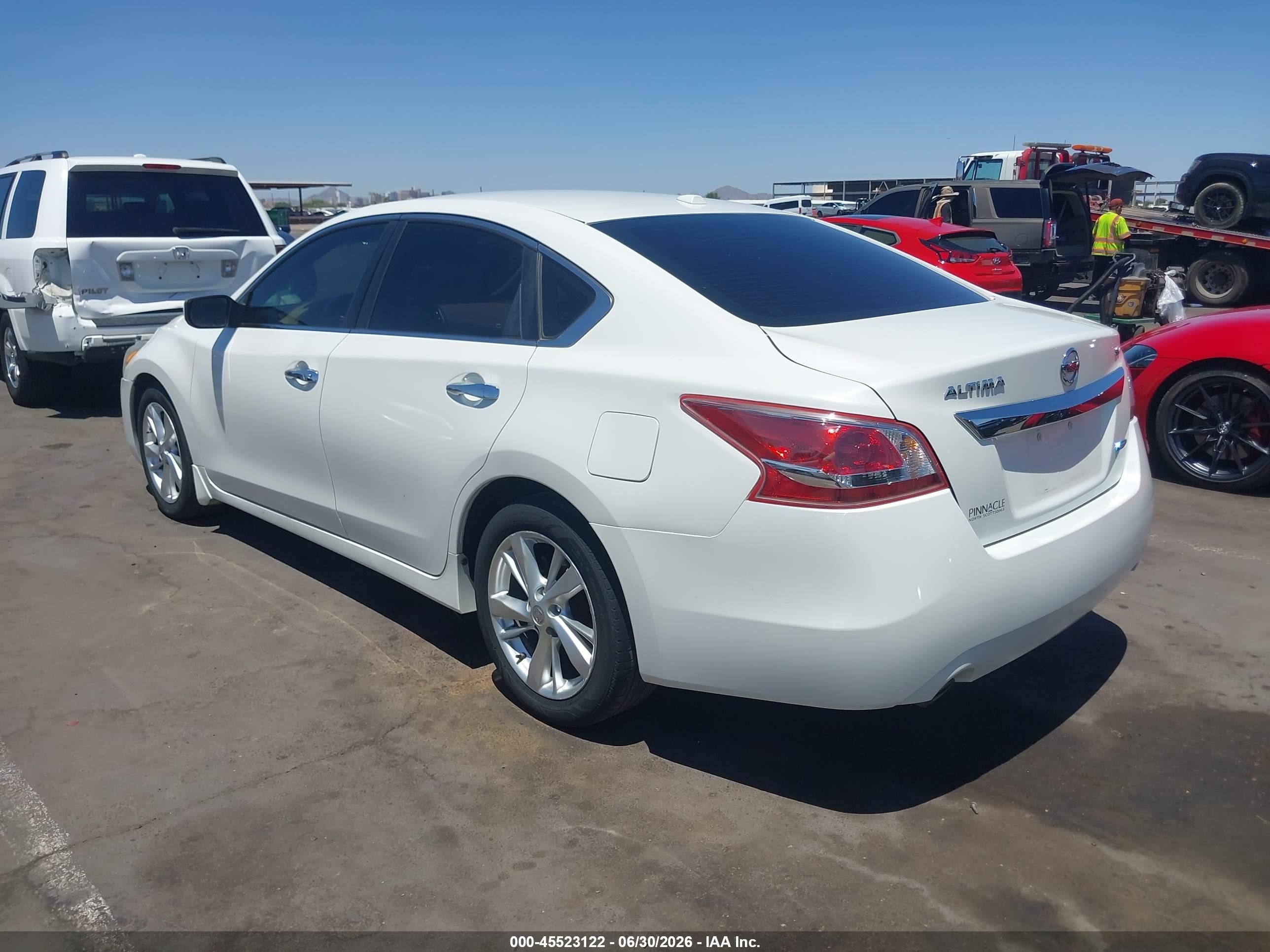 2013 Nissan Altima 2.5 Sv White vin: 1N4AL3AP8DN509129