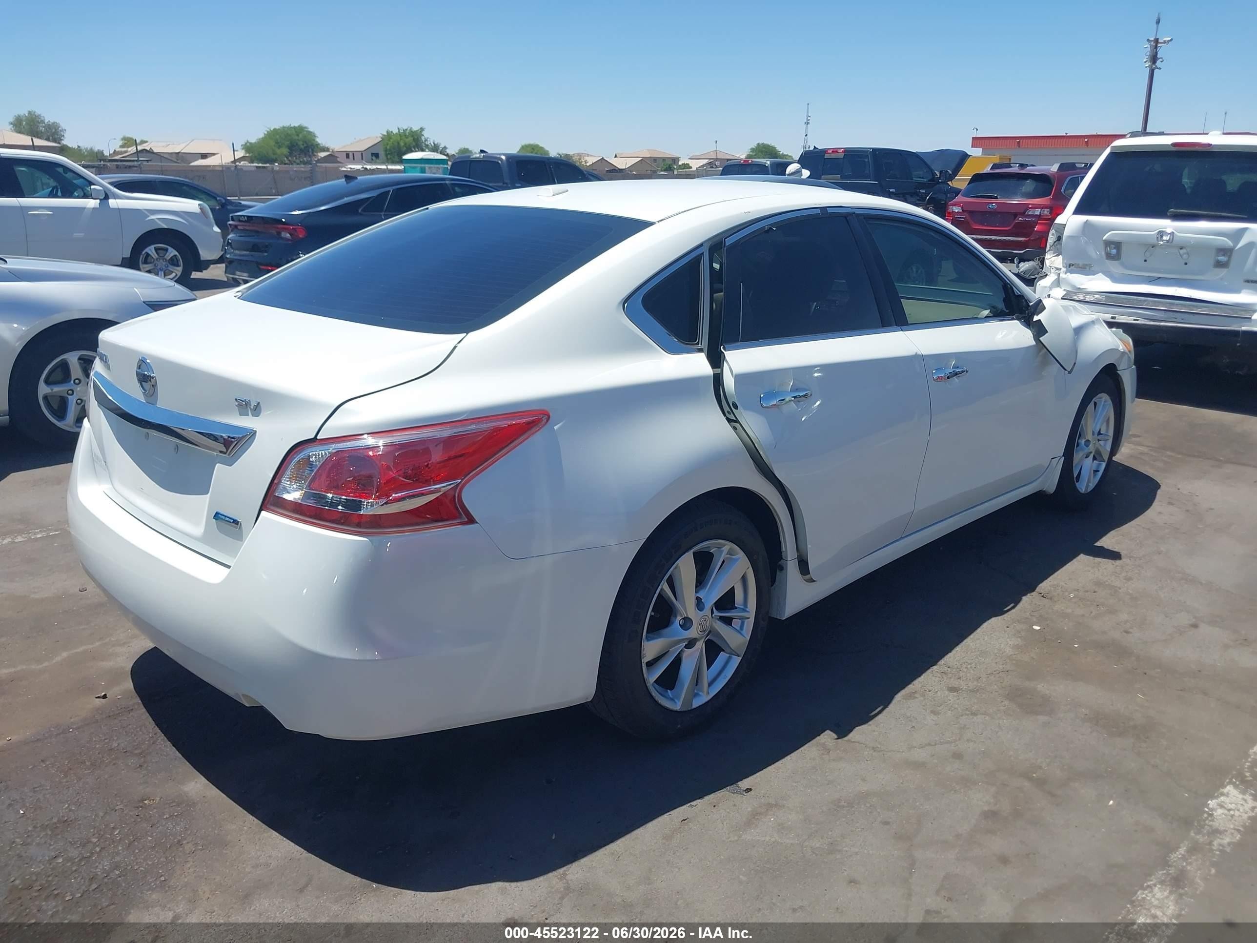 2013 Nissan Altima 2.5 Sv White vin: 1N4AL3AP8DN509129