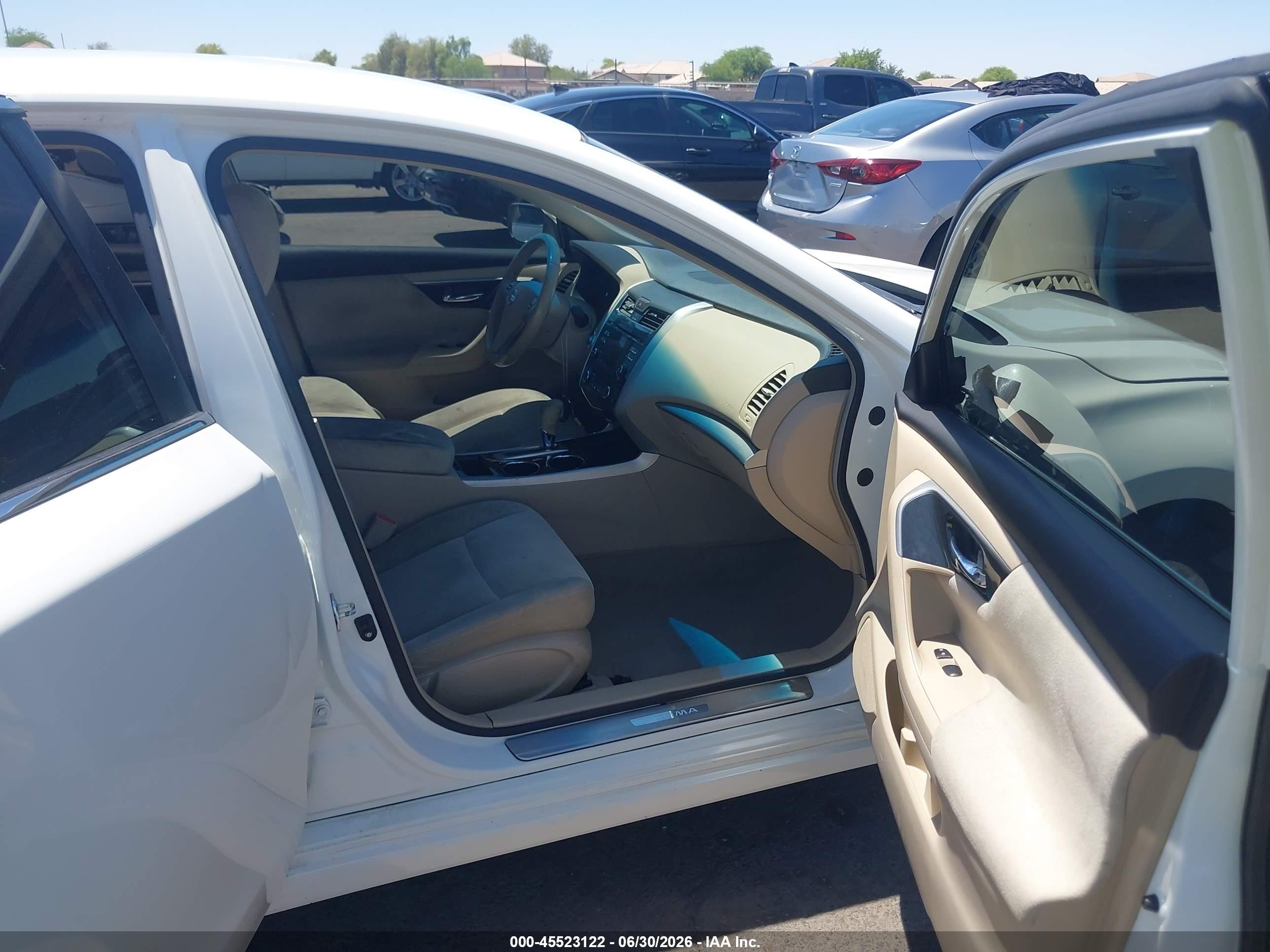 2013 Nissan Altima 2.5 Sv White vin: 1N4AL3AP8DN509129