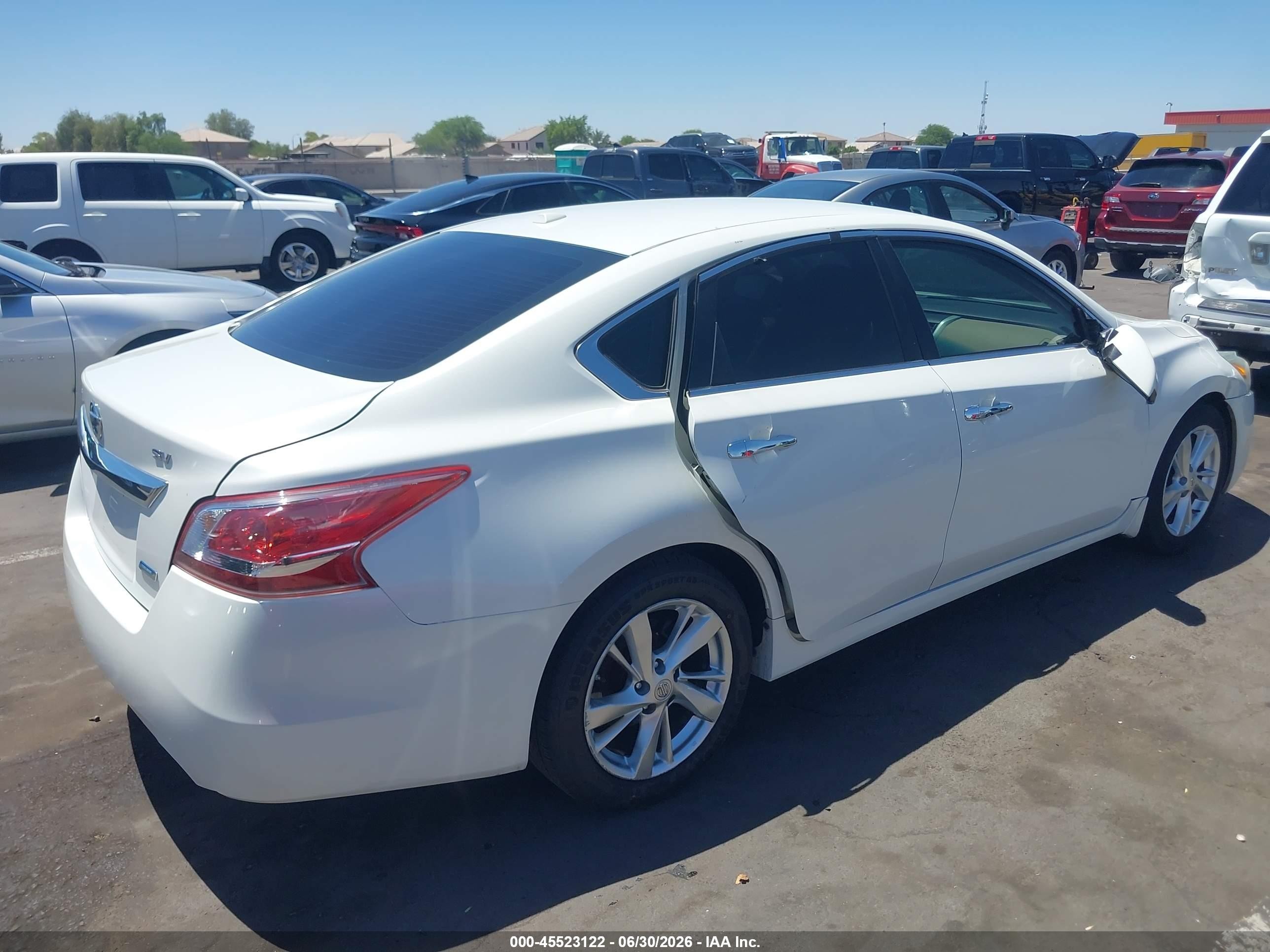2013 Nissan Altima 2.5 Sv White vin: 1N4AL3AP8DN509129