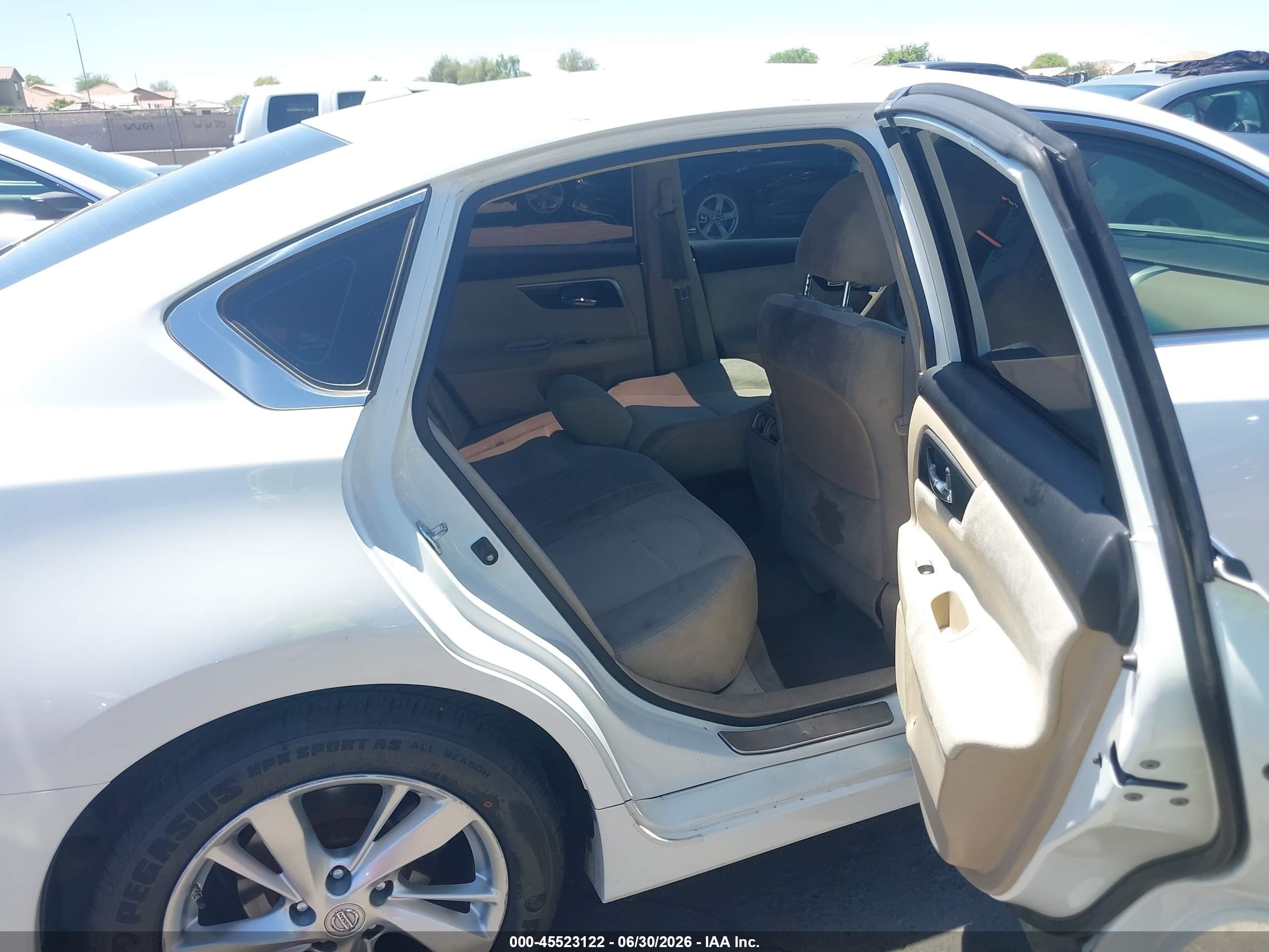 2013 Nissan Altima 2.5 Sv White vin: 1N4AL3AP8DN509129
