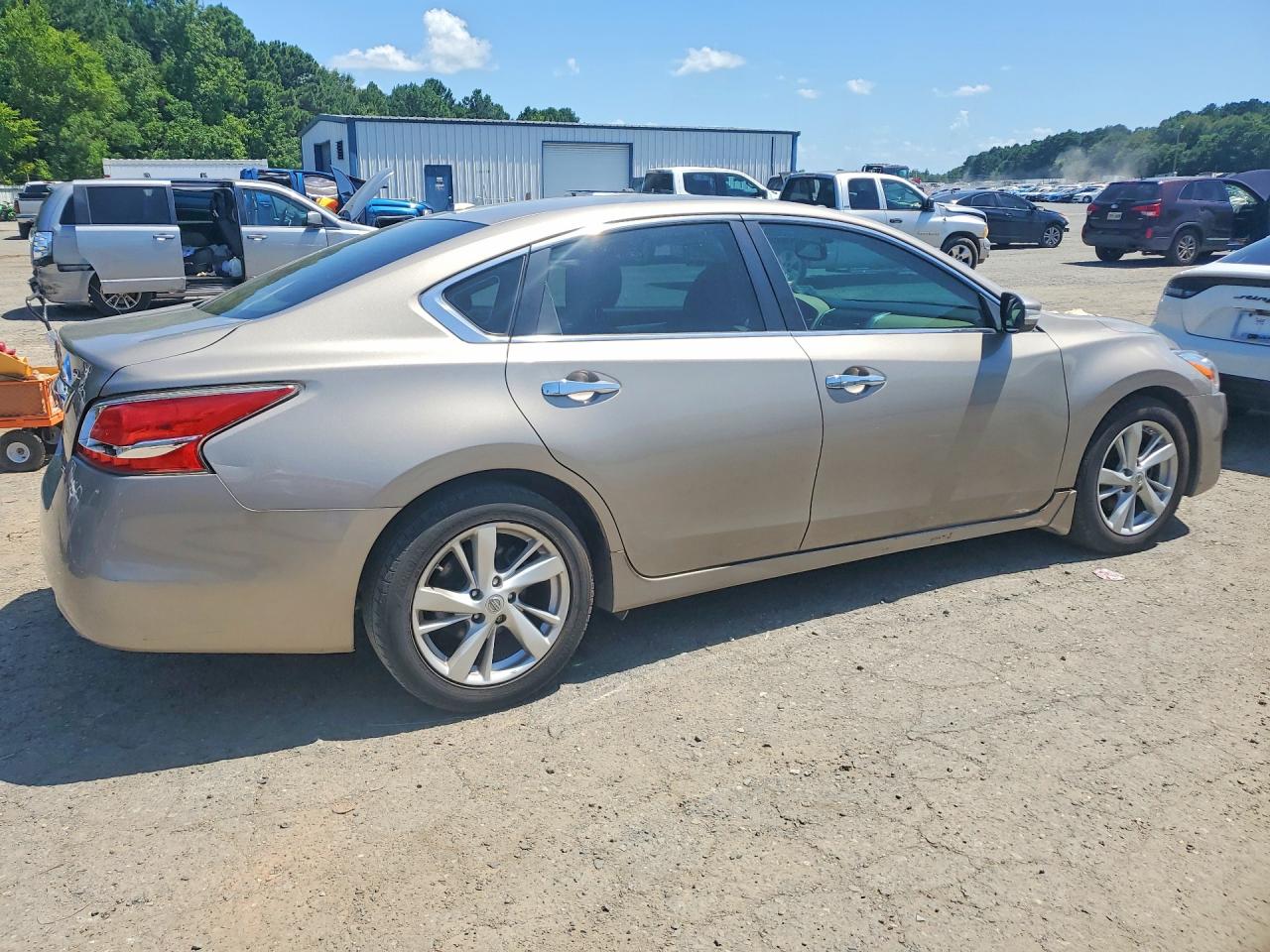 2013 Nissan Altima 2.5 Gold vin: 1N4AL3AP8DN555155
