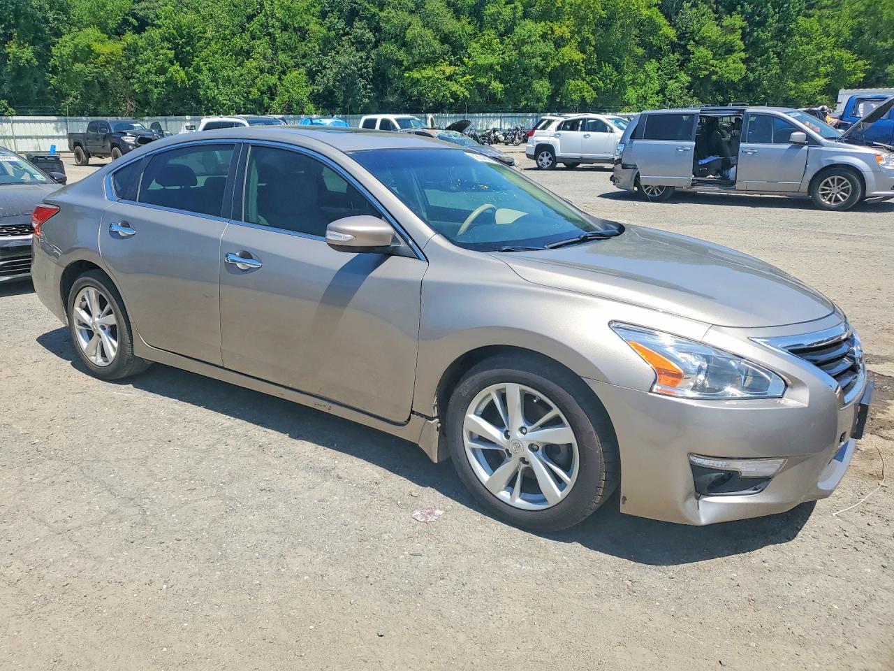 2013 Nissan Altima 2.5 Gold vin: 1N4AL3AP8DN555155