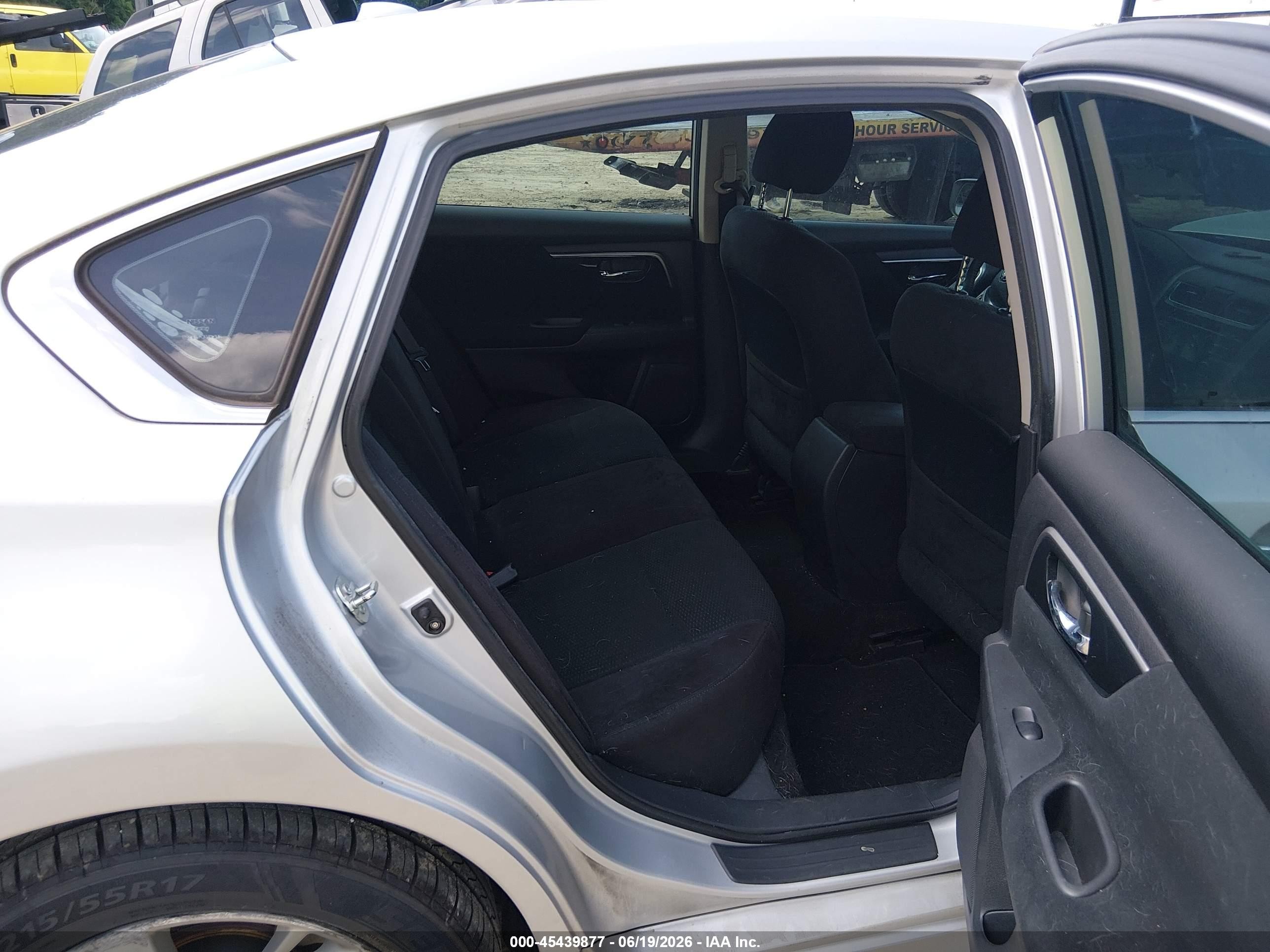 2014 Nissan Altima 2.5 Sv Silver vin: 1N4AL3AP8EC106443