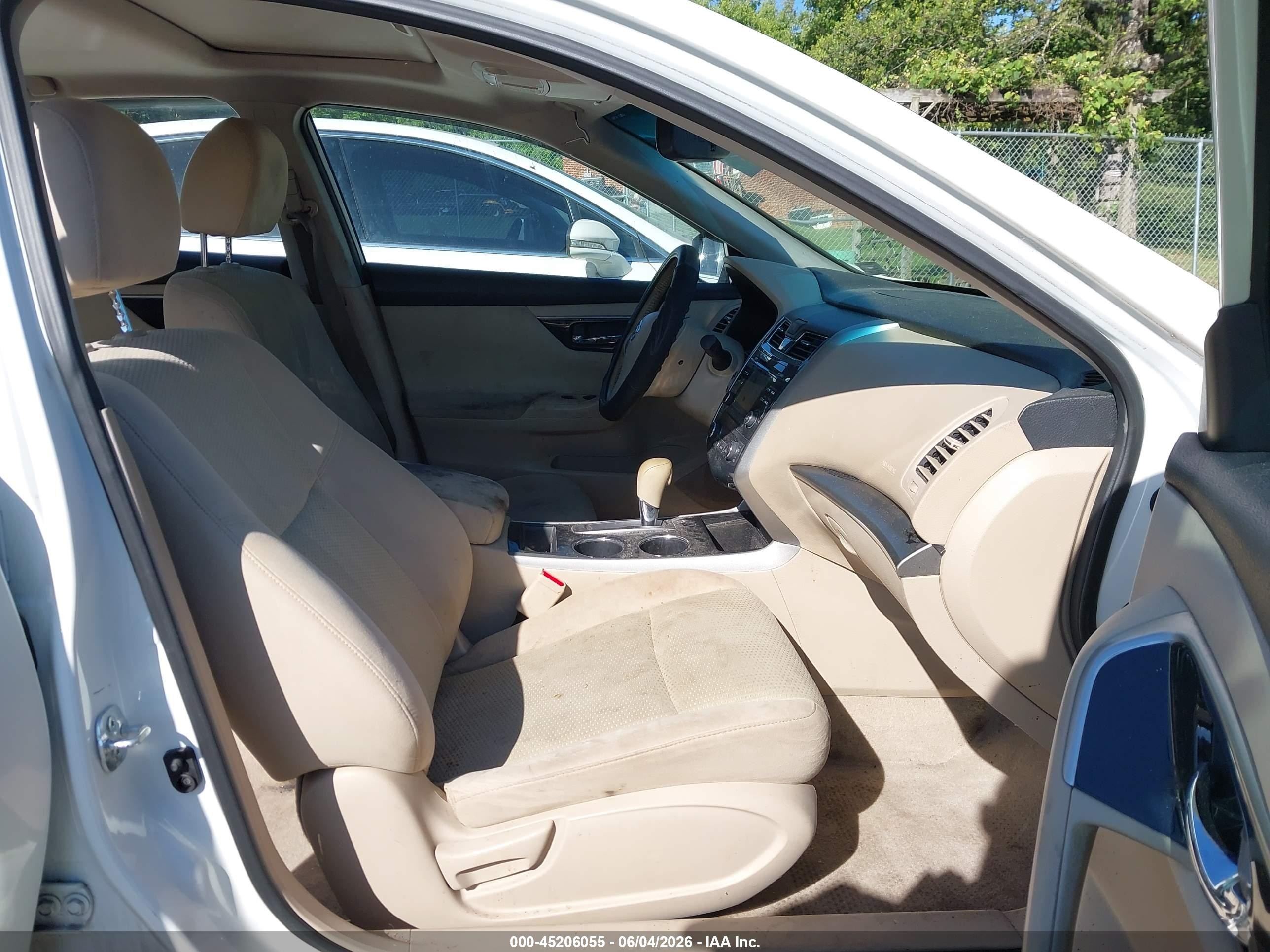 2014 Nissan Altima 2.5 Sv White vin: 1N4AL3AP8EC111979