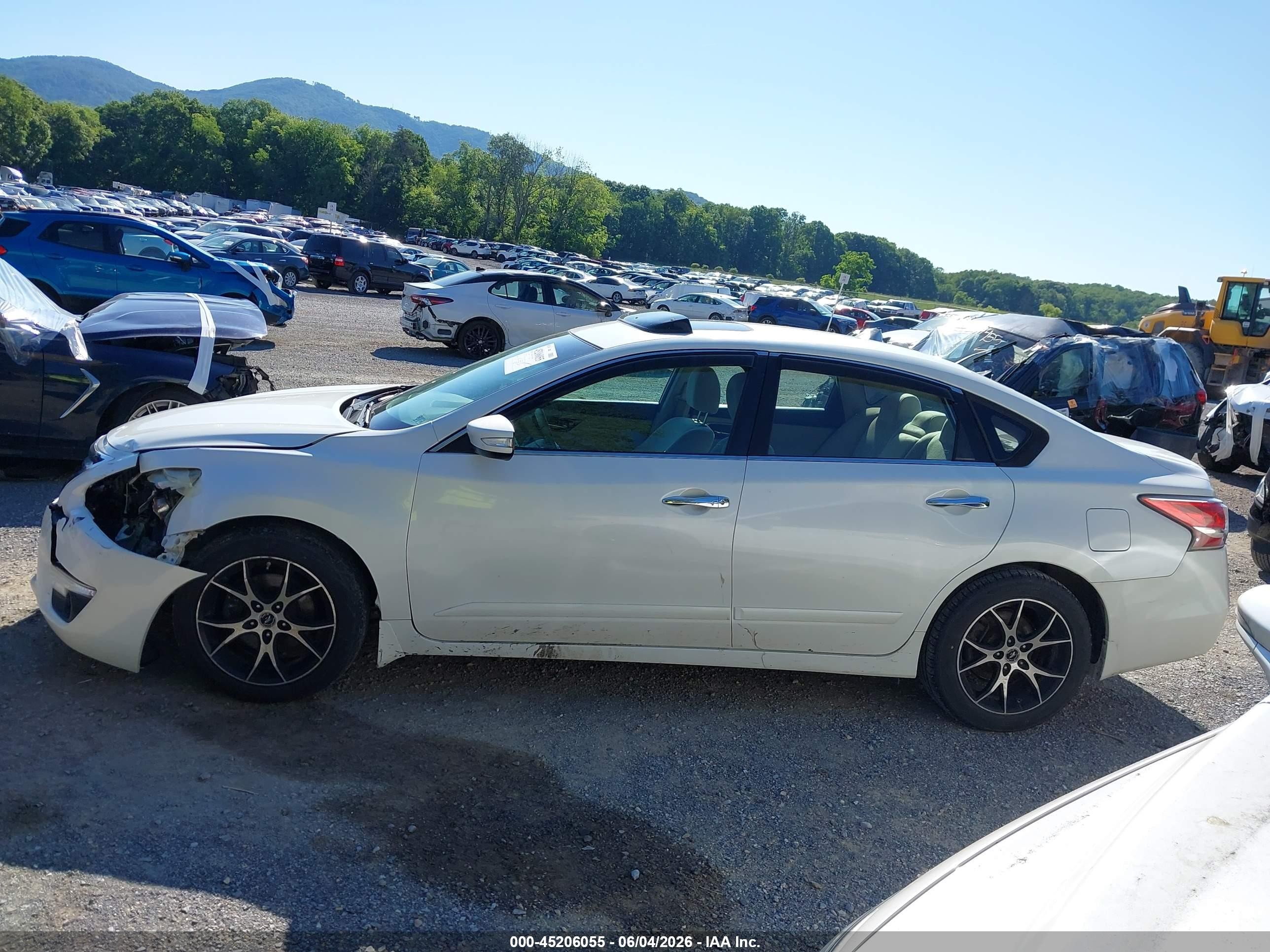 2014 Nissan Altima 2.5 Sv White vin: 1N4AL3AP8EC111979