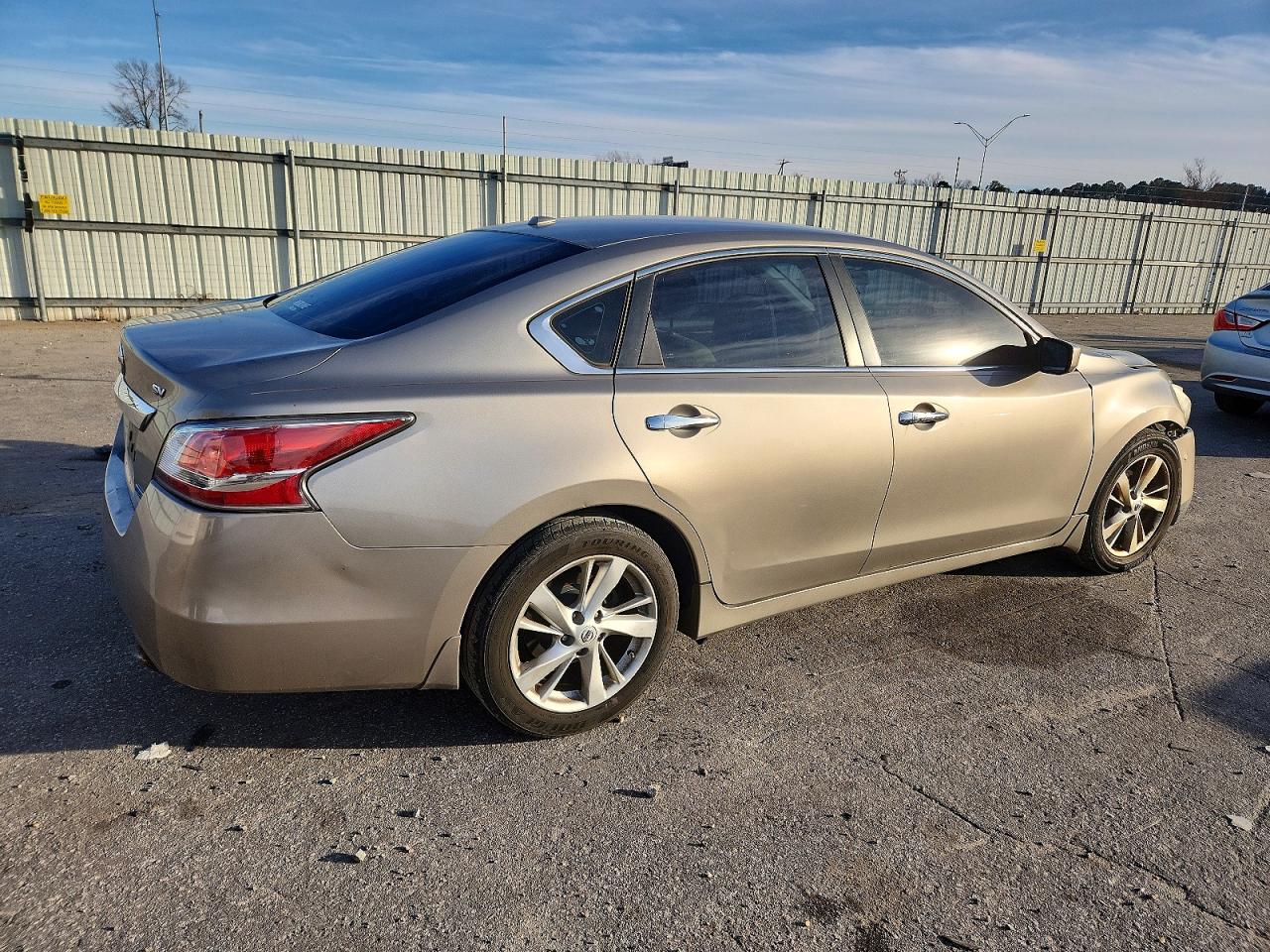 2014 Niss Altima 2.5 Sv Silver vin: 1N4AL3AP8EC124201
