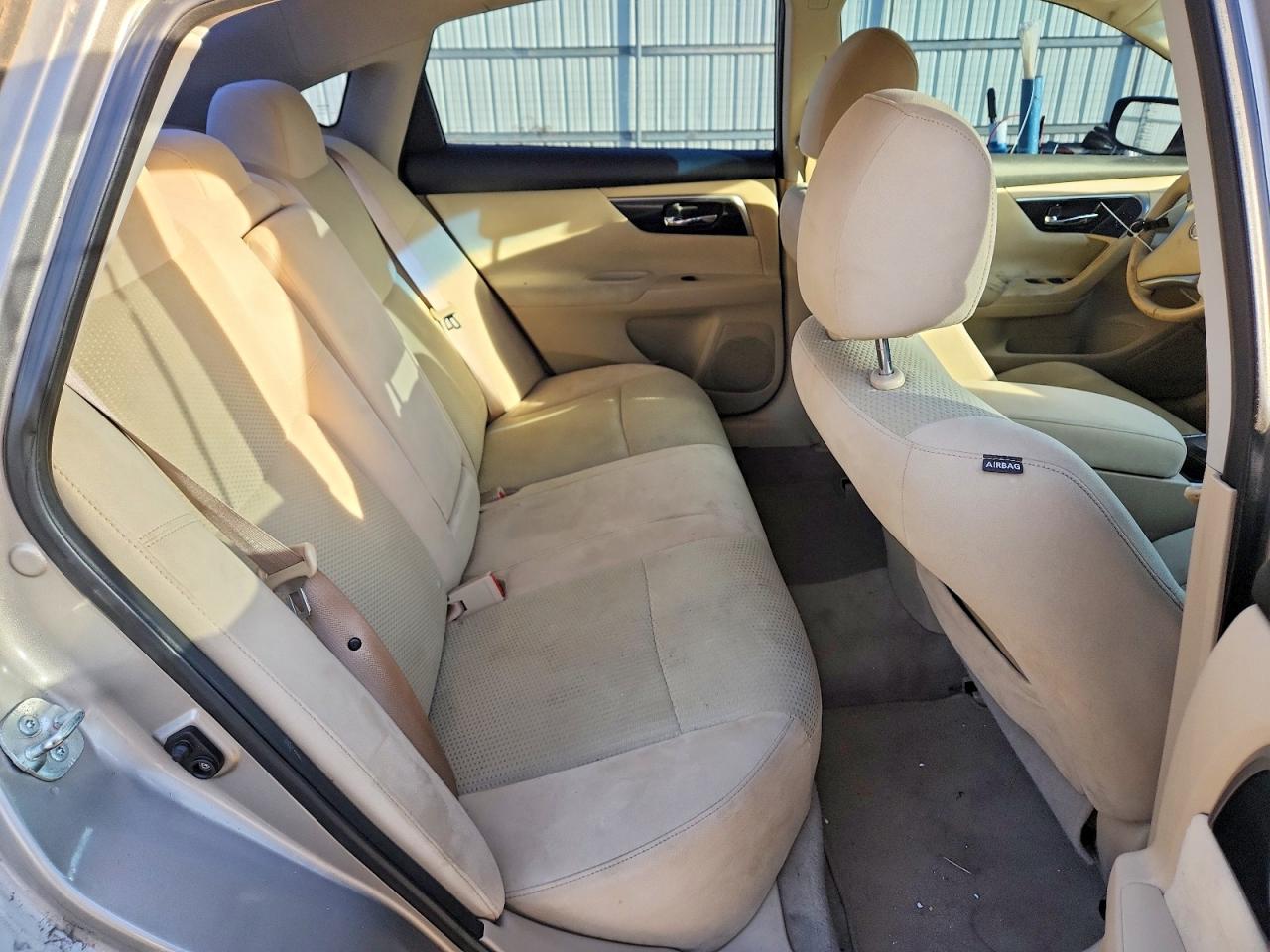 2014 Niss Altima 2.5 Sv Silver vin: 1N4AL3AP8EC124201