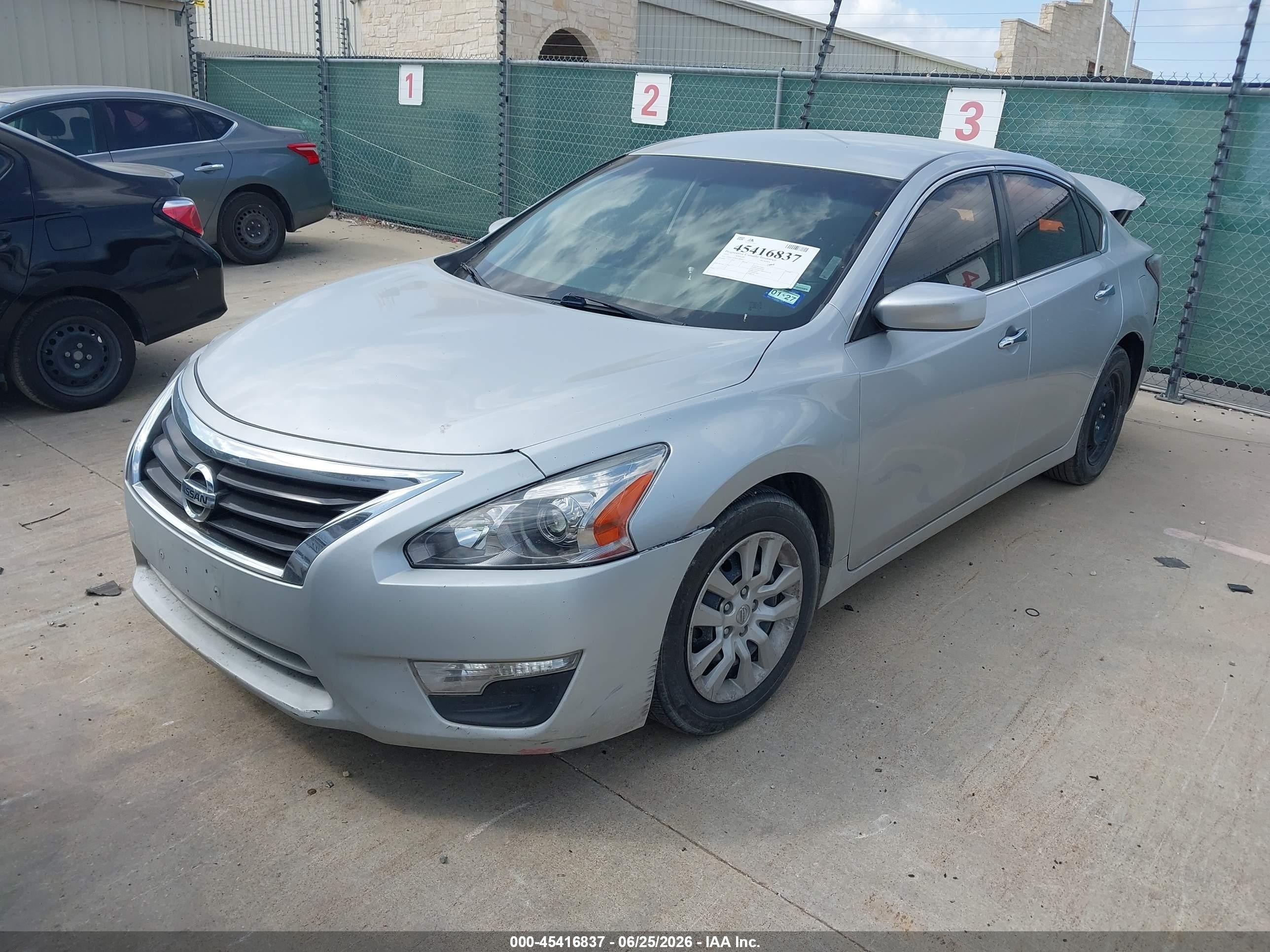 2014 Nissan Altima 2.5 S Silver vin: 1N4AL3AP8EC140835