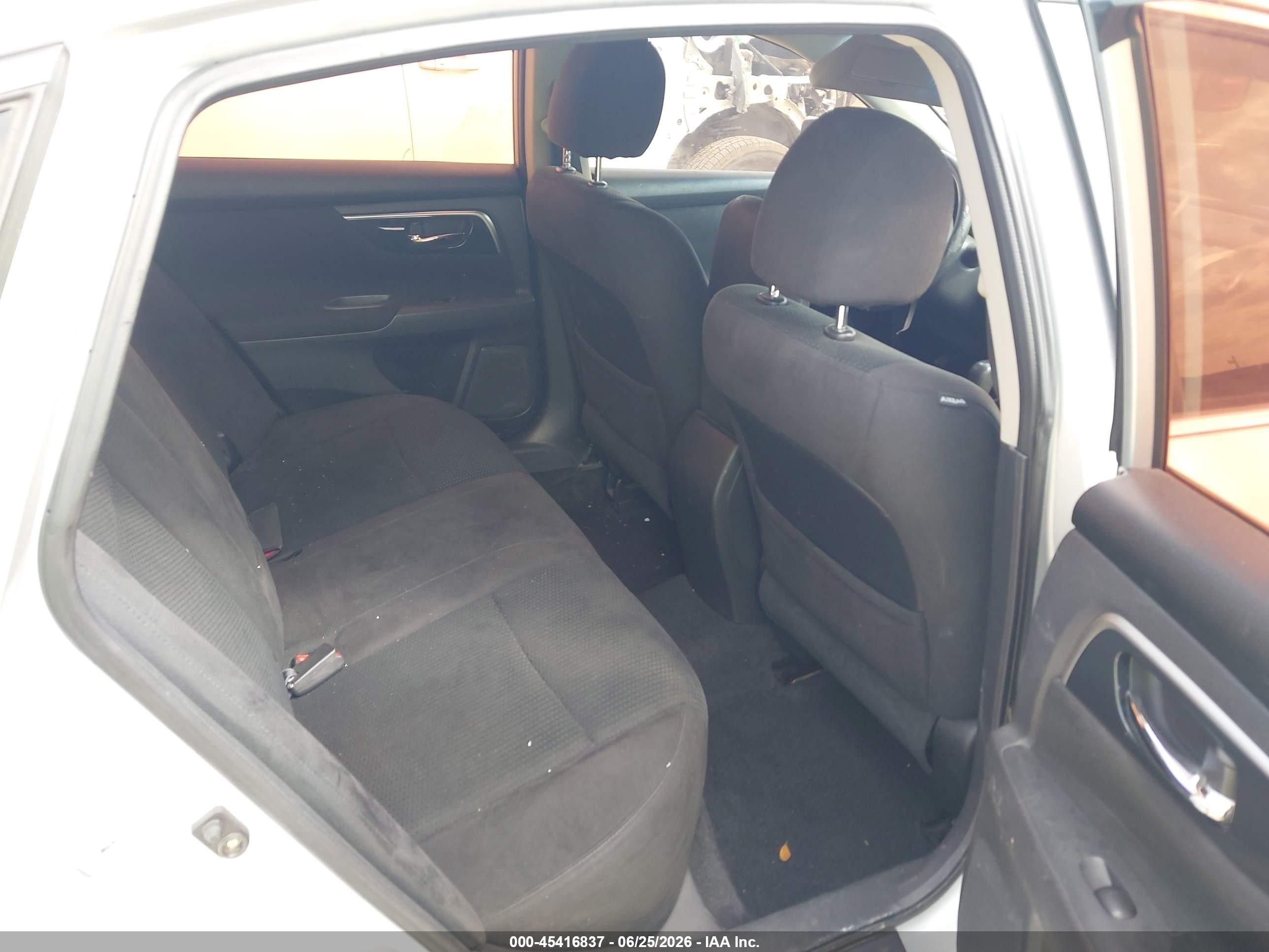 2014 Nissan Altima 2.5 S Silver vin: 1N4AL3AP8EC140835