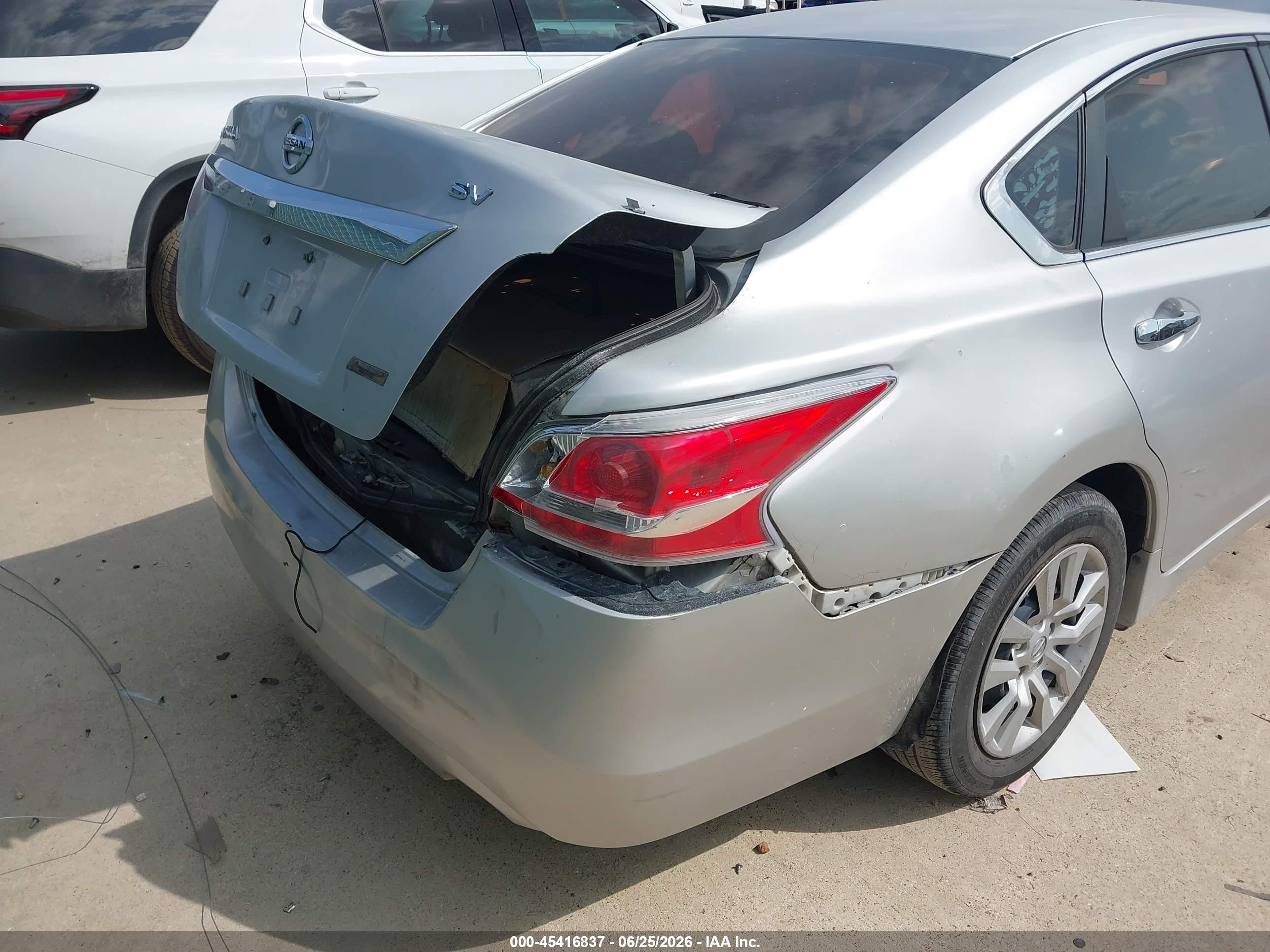 2014 Nissan Altima 2.5 S Silver vin: 1N4AL3AP8EC140835