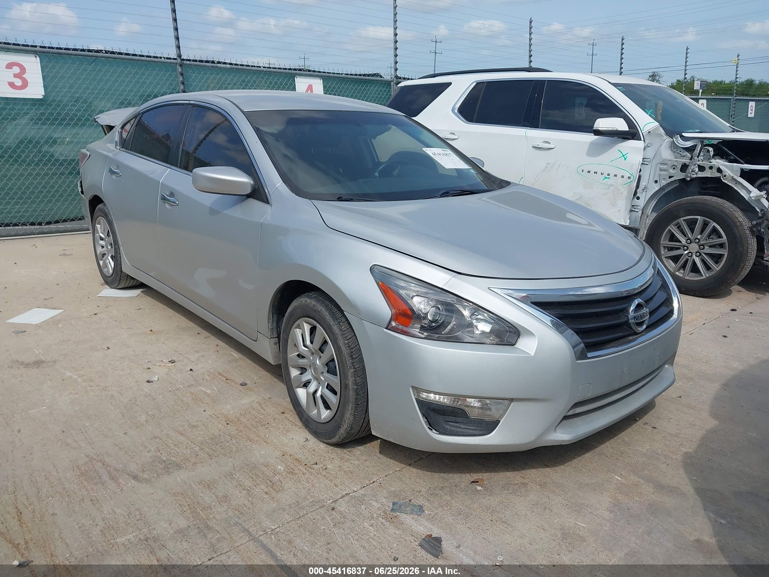 2014 Nissan Altima 2.5 S Silver vin: 1N4AL3AP8EC140835