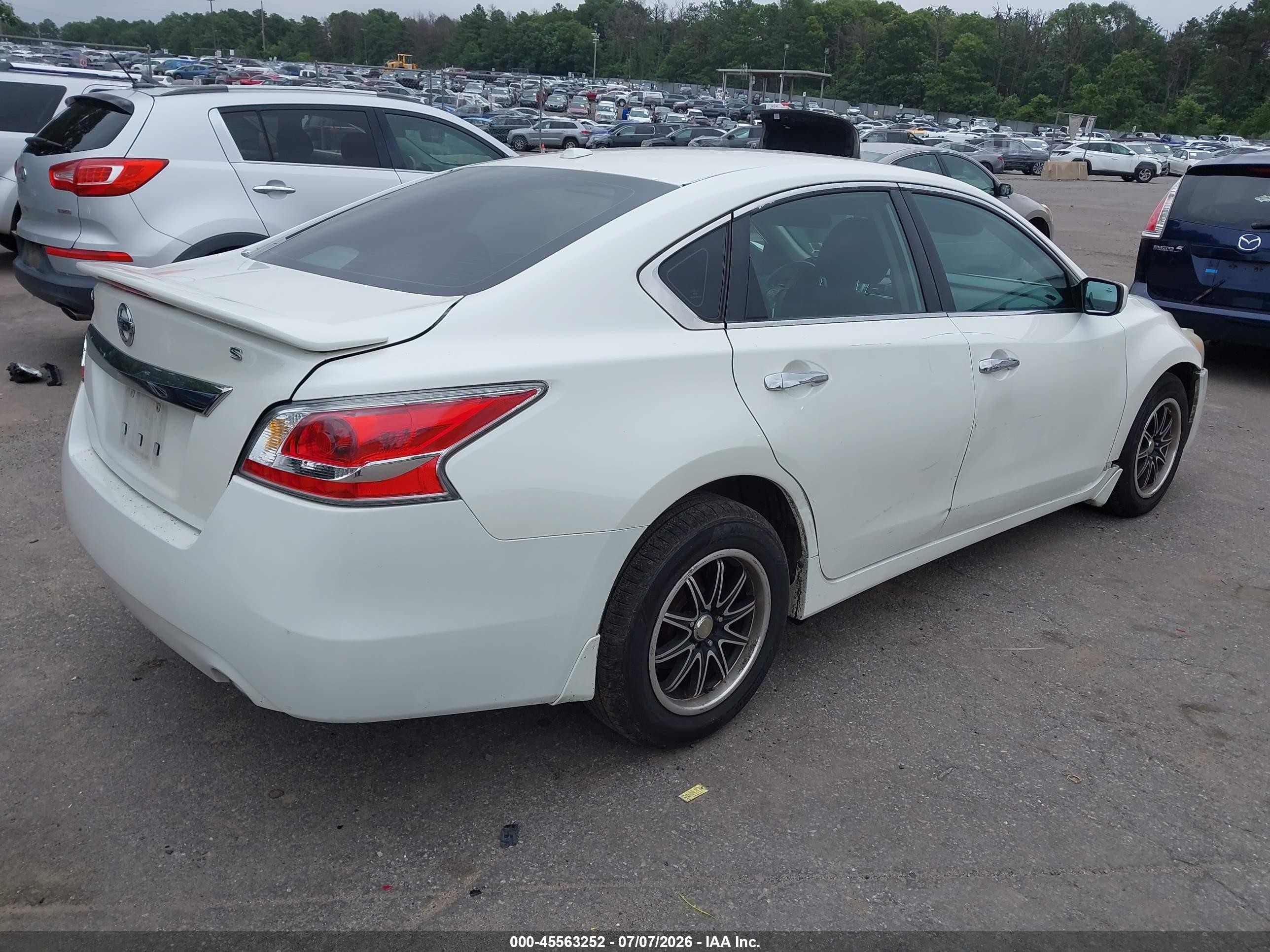 2014 Nissan Altima 2.5 S White vin: 1N4AL3AP8EC153374