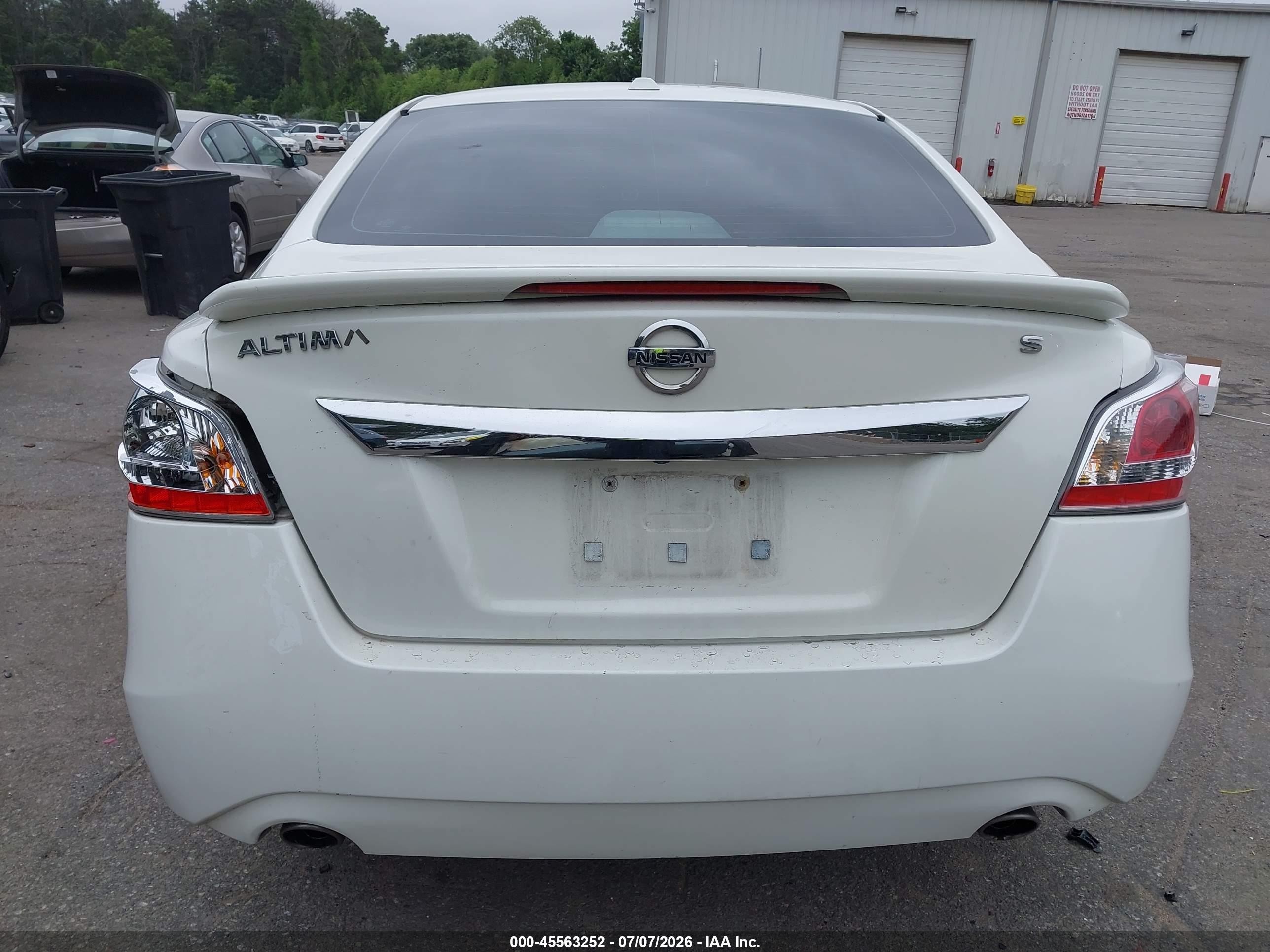 2014 Nissan Altima 2.5 S White vin: 1N4AL3AP8EC153374