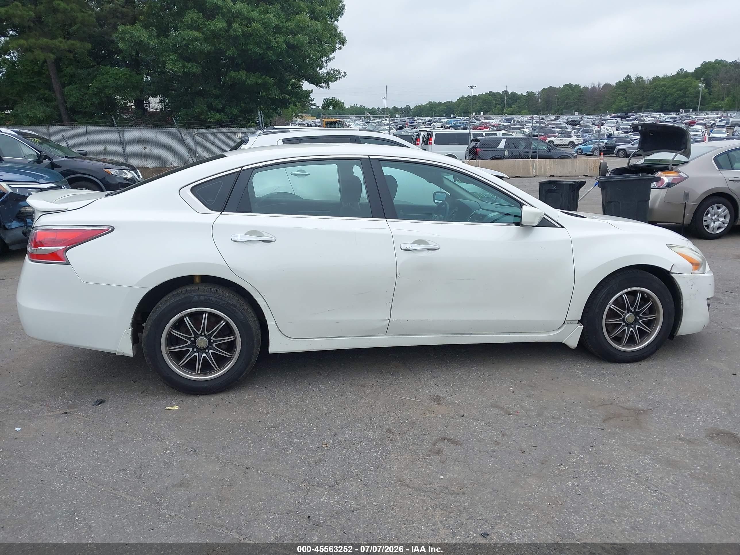 2014 Nissan Altima 2.5 S White vin: 1N4AL3AP8EC153374