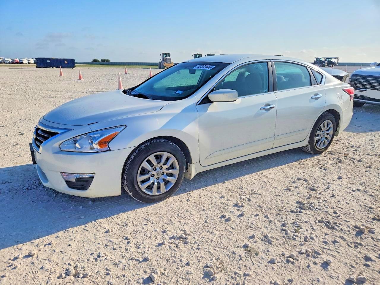 2014 Nissan Altima 2.5 S White vin: 1N4AL3AP8EC153469