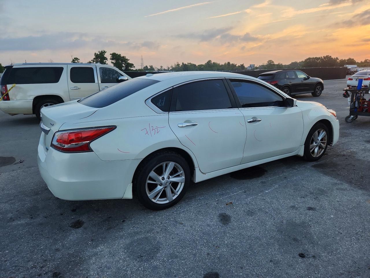 2014 Nissan Altima 2.5 Sv White vin: 1N4AL3AP8EC170062
