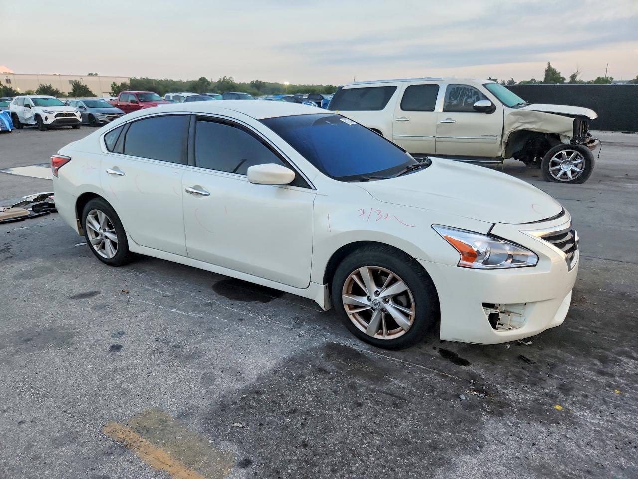 2014 Nissan Altima 2.5 Sv White vin: 1N4AL3AP8EC170062