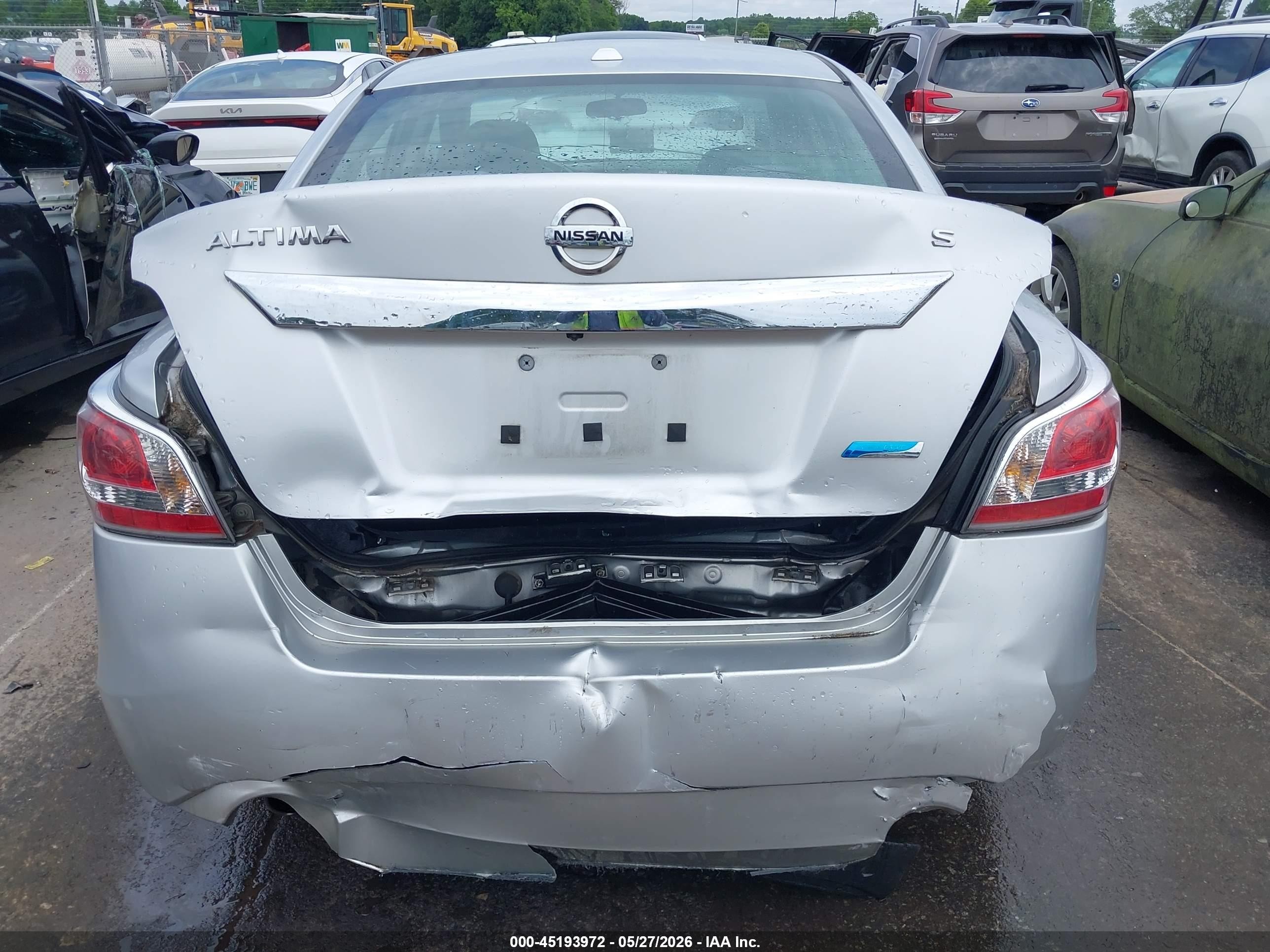2014 Nissan Altima 2.5 S Silver vin: 1N4AL3AP8EC184186