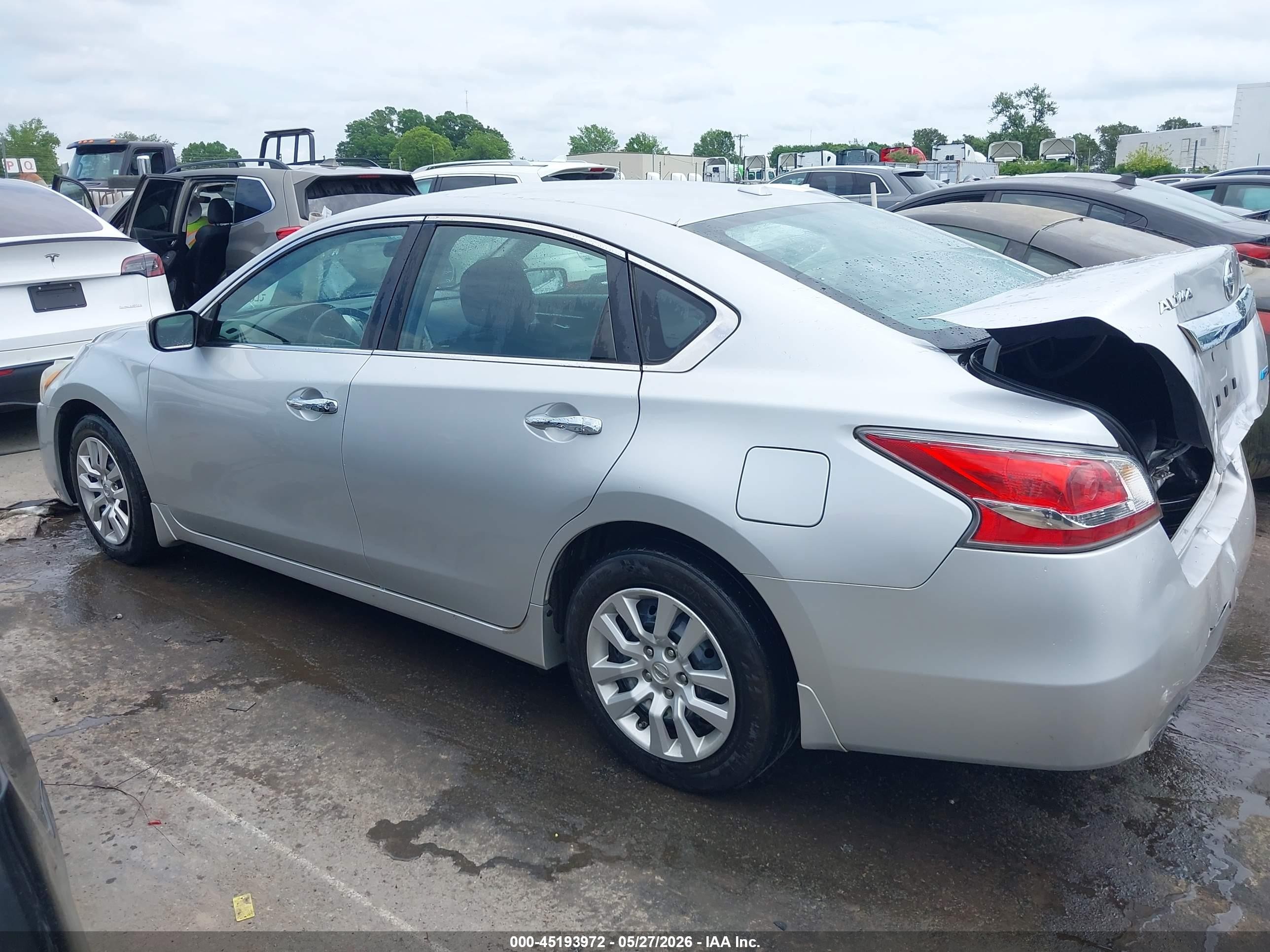 2014 Nissan Altima 2.5 S Silver vin: 1N4AL3AP8EC184186