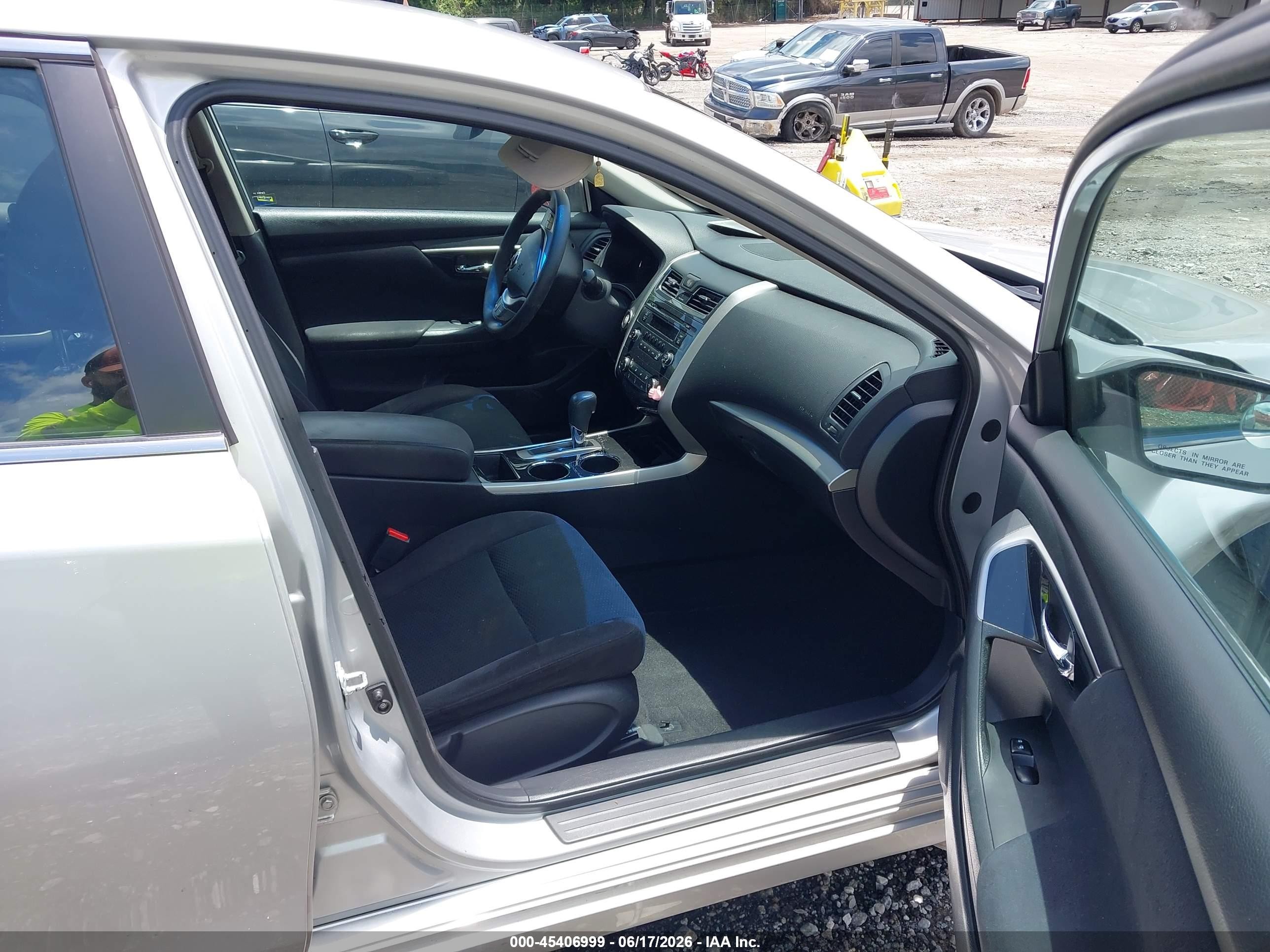 2014 Nissan Altima 2.5 Silver vin: 1N4AL3AP8EC190117