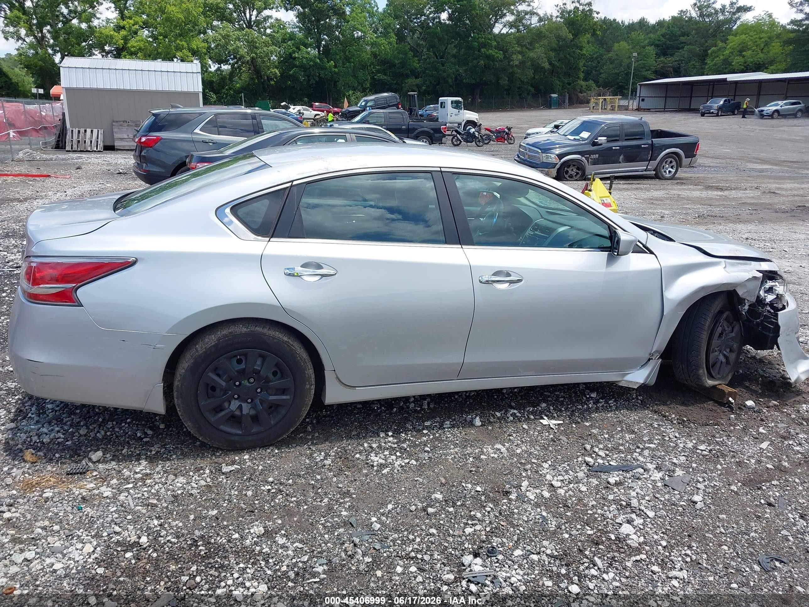 2014 Nissan Altima 2.5 Silver vin: 1N4AL3AP8EC190117