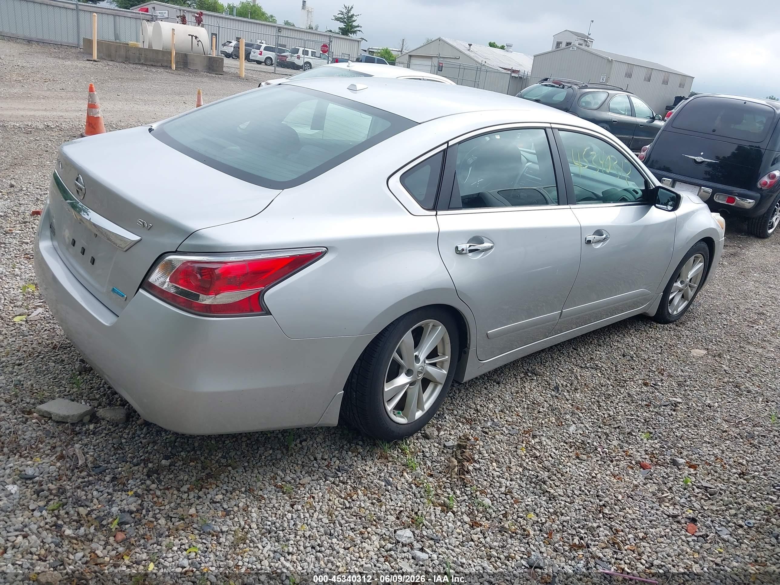 2014 Nissan Altima 2.5 Sv Silver vin: 1N4AL3AP8EC277841