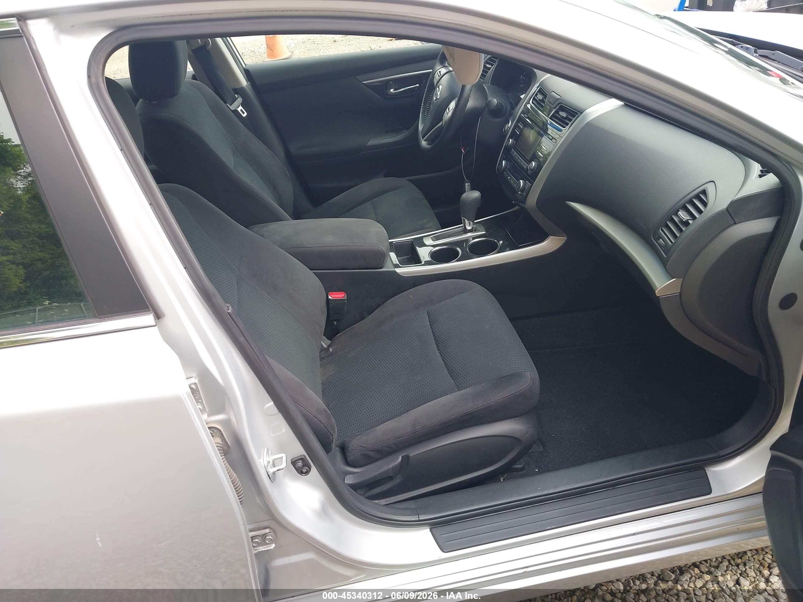 2014 Nissan Altima 2.5 Sv Silver vin: 1N4AL3AP8EC277841