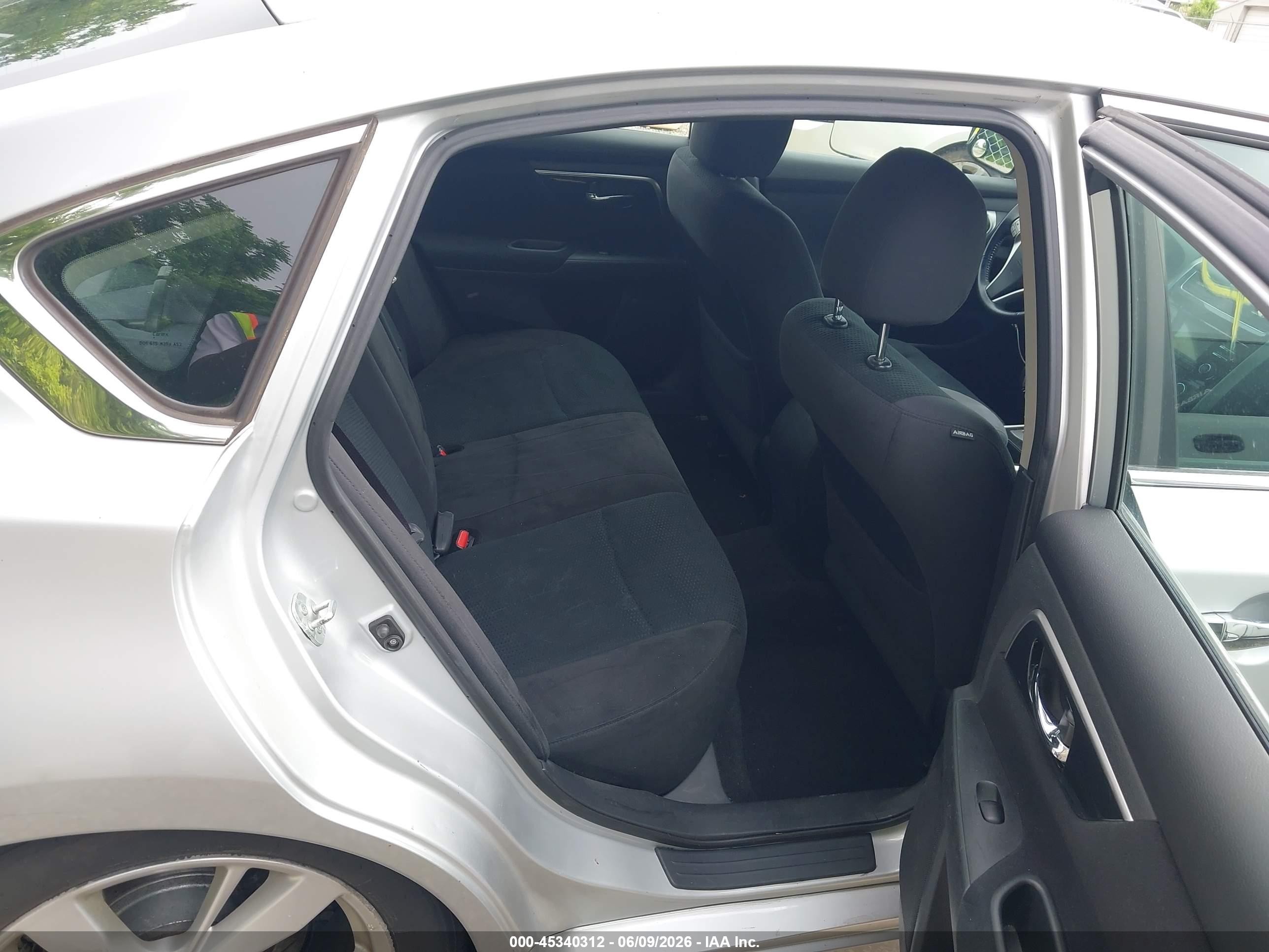 2014 Nissan Altima 2.5 Sv Silver vin: 1N4AL3AP8EC277841