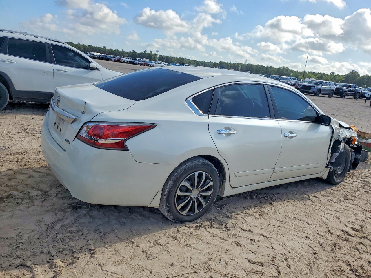 2014 Nissan Altima 2.5 S White vin: 1N4AL3AP8EC293666