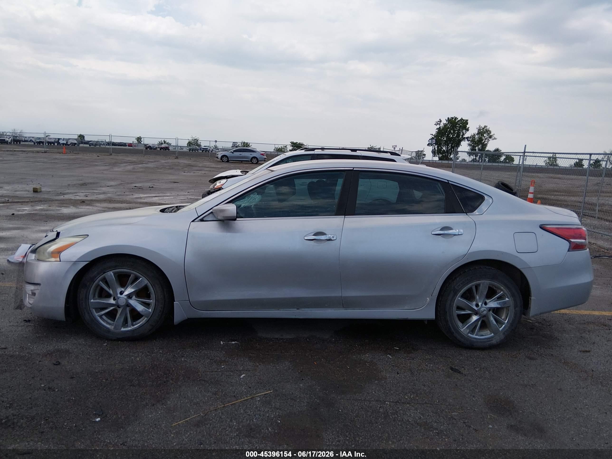 2014 Nissan Altima 2.5 Sv Silver vin: 1N4AL3AP8EC326813
