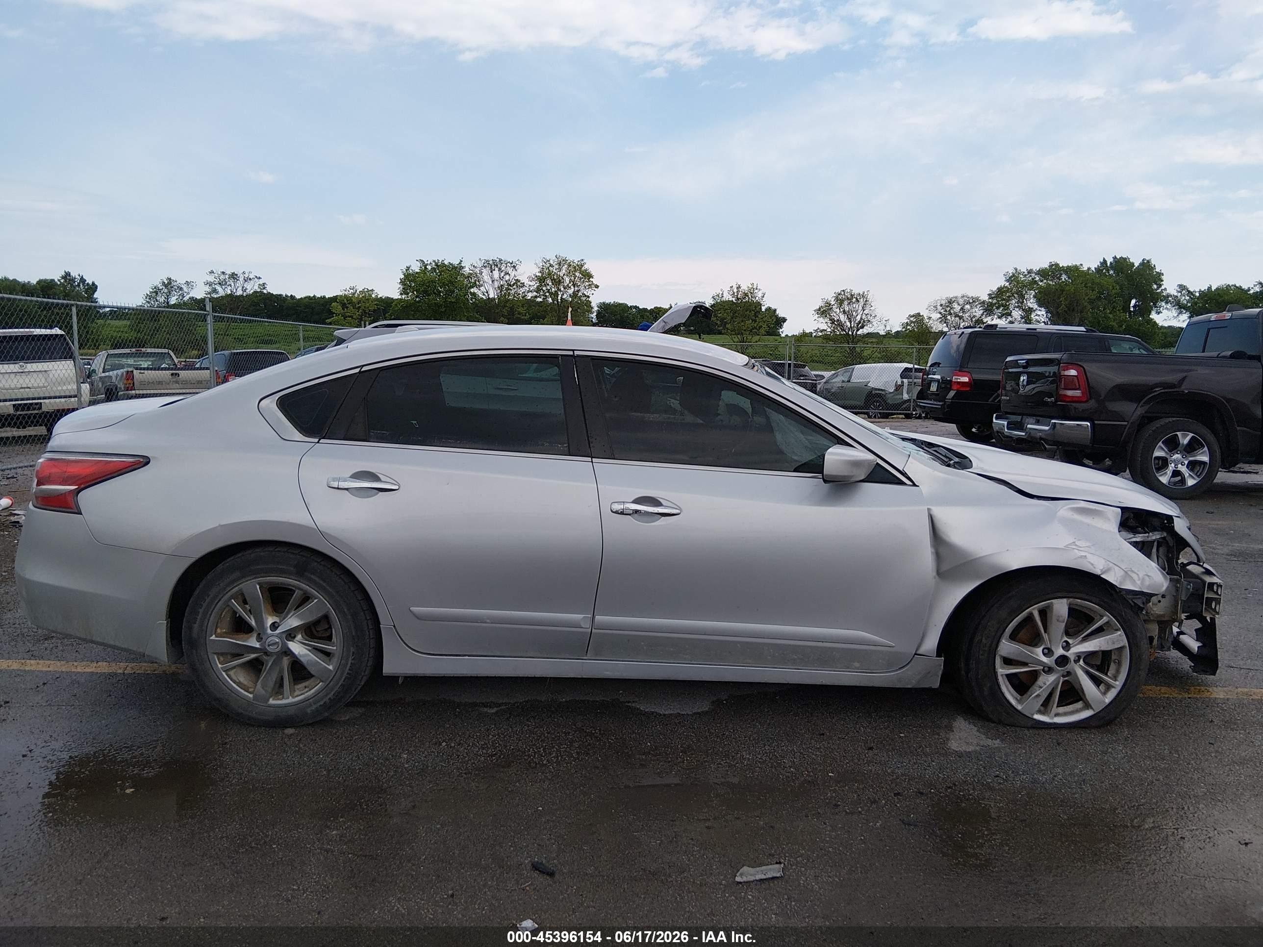 2014 Nissan Altima 2.5 Sv Silver vin: 1N4AL3AP8EC326813