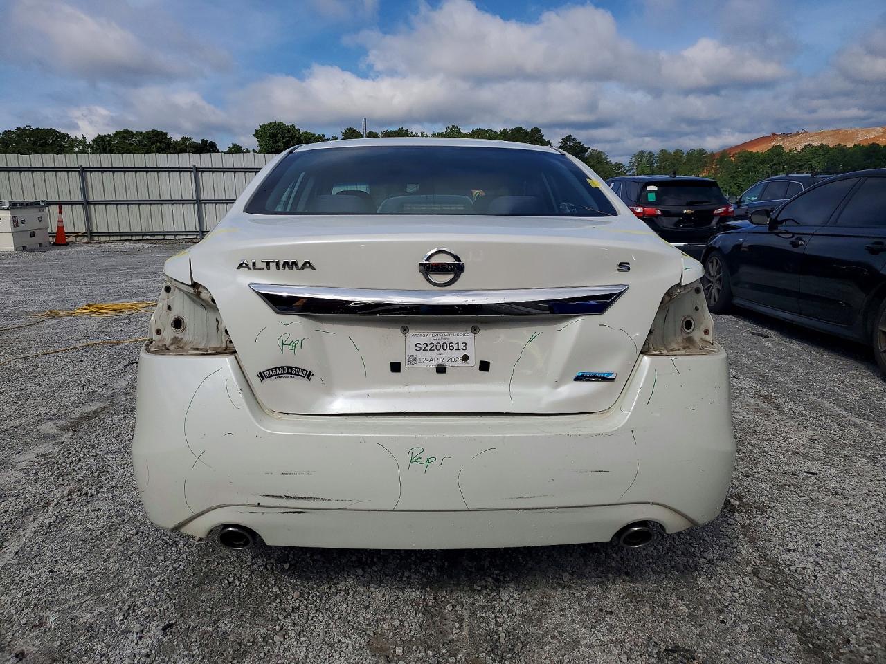 2014 Nissan Altima 2.5 S White vin: 1N4AL3AP8EC417578