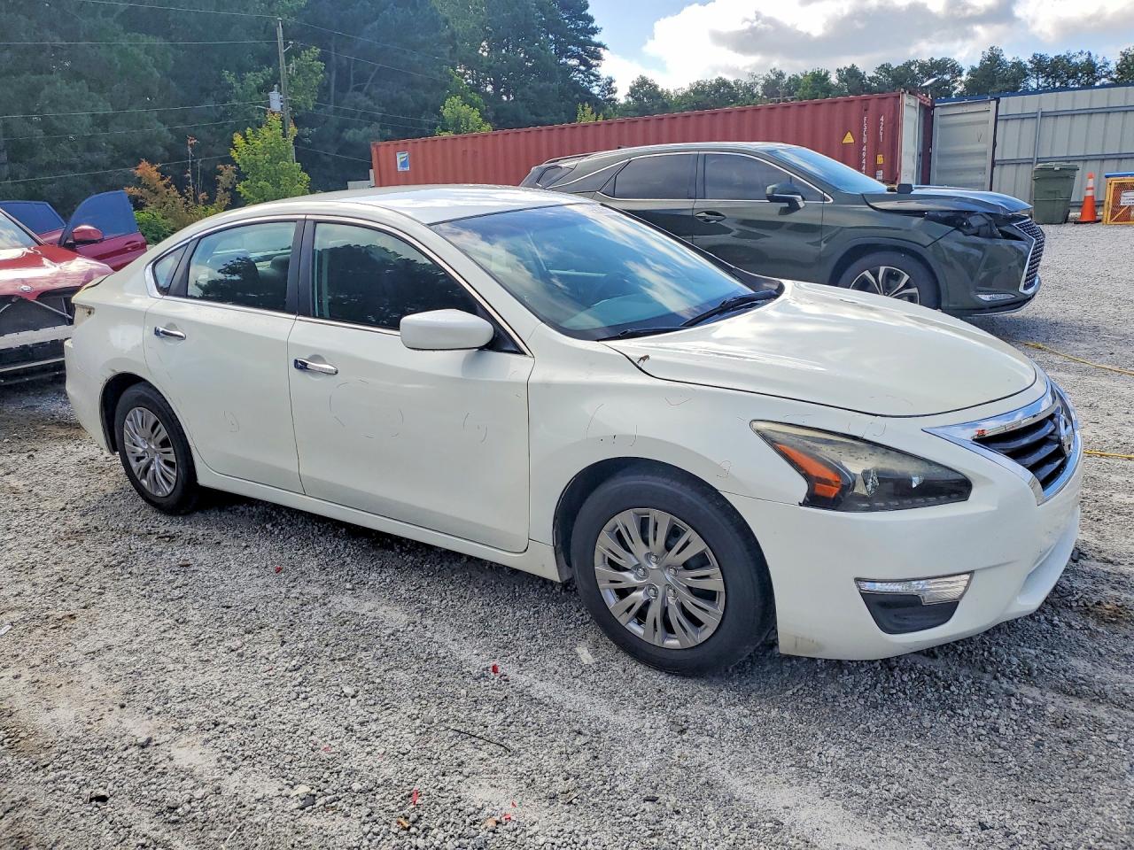 2014 Nissan Altima 2.5 S White vin: 1N4AL3AP8EC417578