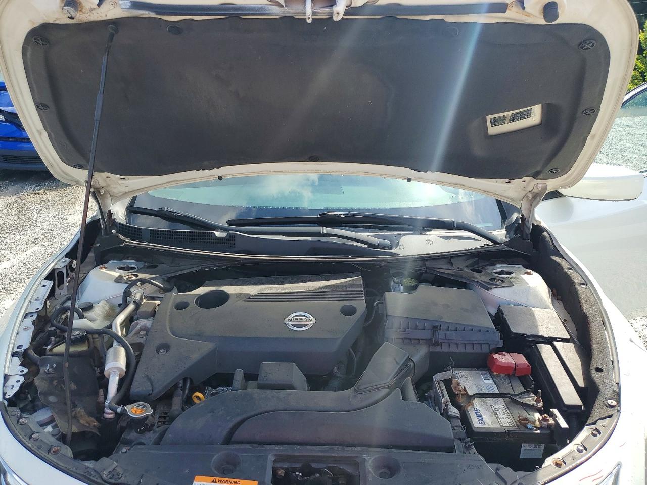2014 Nissan Altima 2.5 S White vin: 1N4AL3AP8EC417578