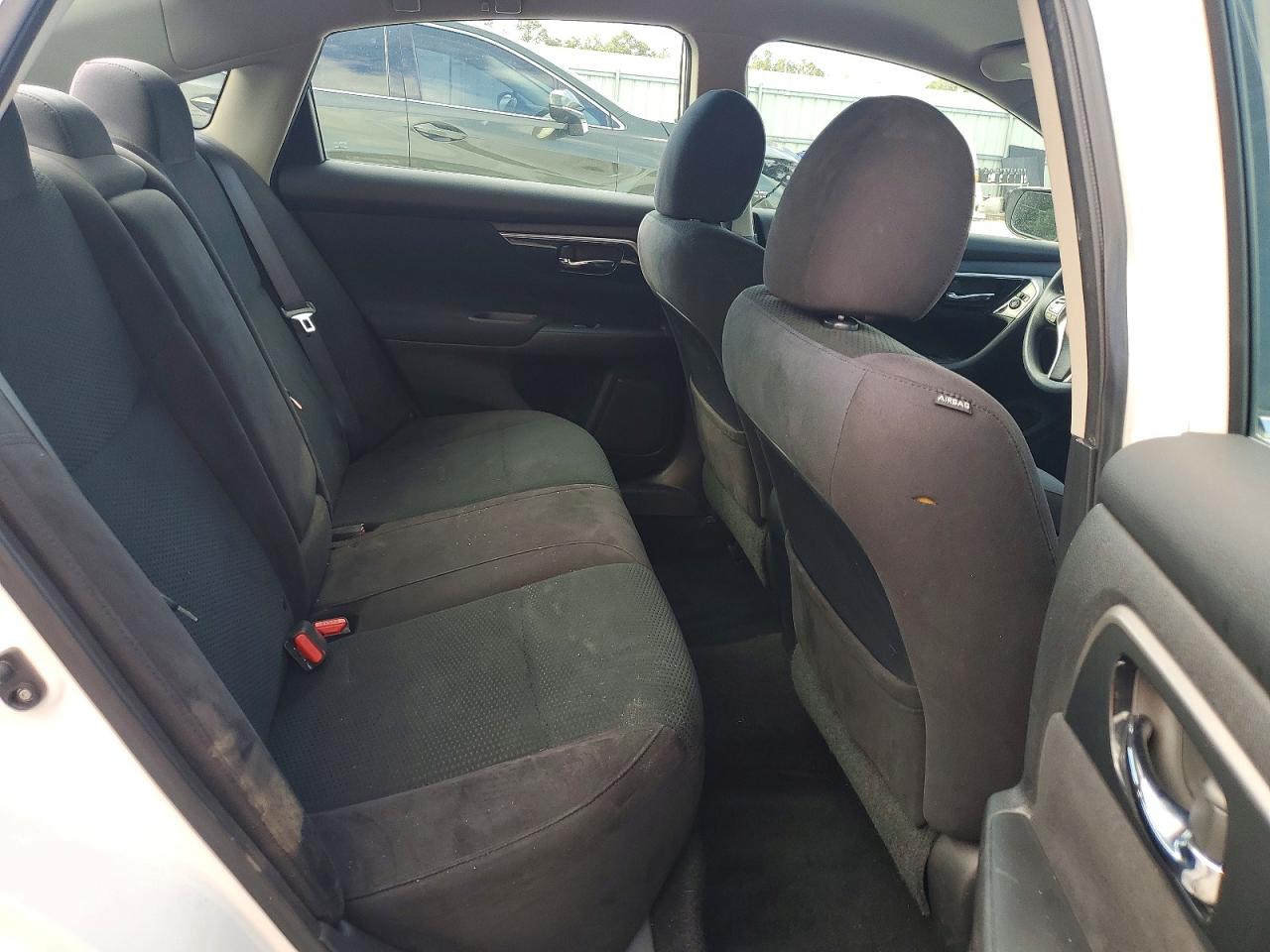2014 Nissan Altima 2.5 S White vin: 1N4AL3AP8EC417578