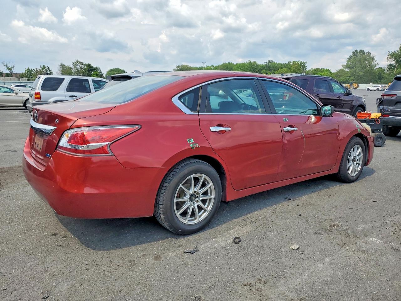 2014 Nissan Altima 2.5 S Red vin: 1N4AL3AP8EC424367