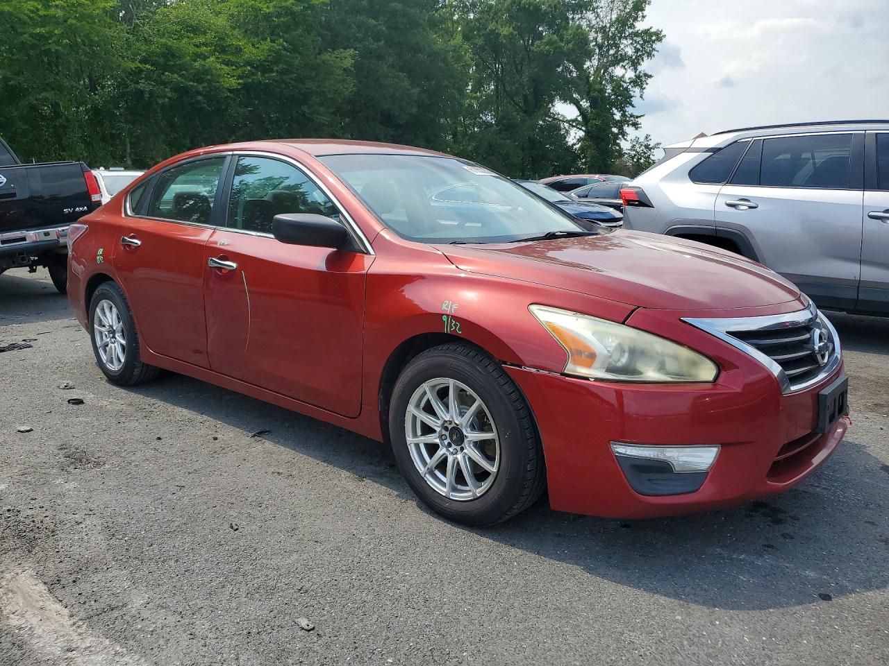 2014 Nissan Altima 2.5 S Red vin: 1N4AL3AP8EC424367